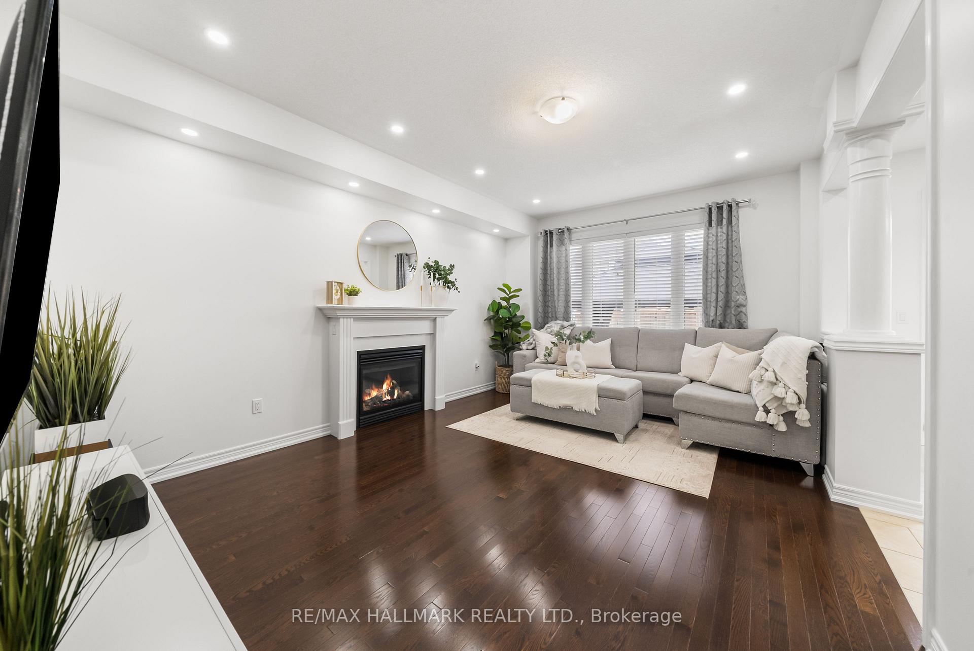 Photo 3 of 152 Mcdonald Crescent, Clarington, Newcastle — HOMEH