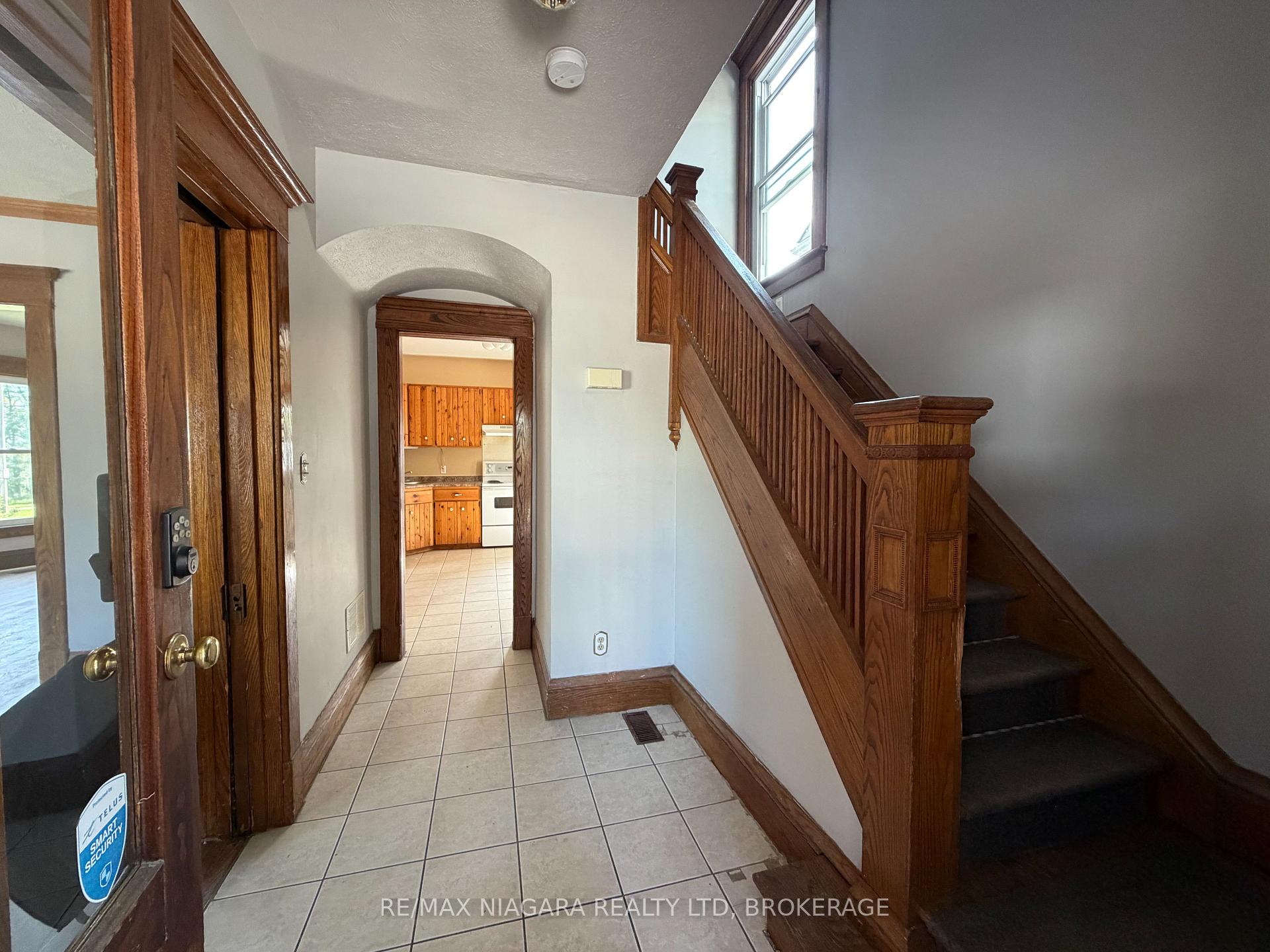 Photo 2 of 4712 Cookman Crescent, Niagara Falls, Downtown — HOMEH