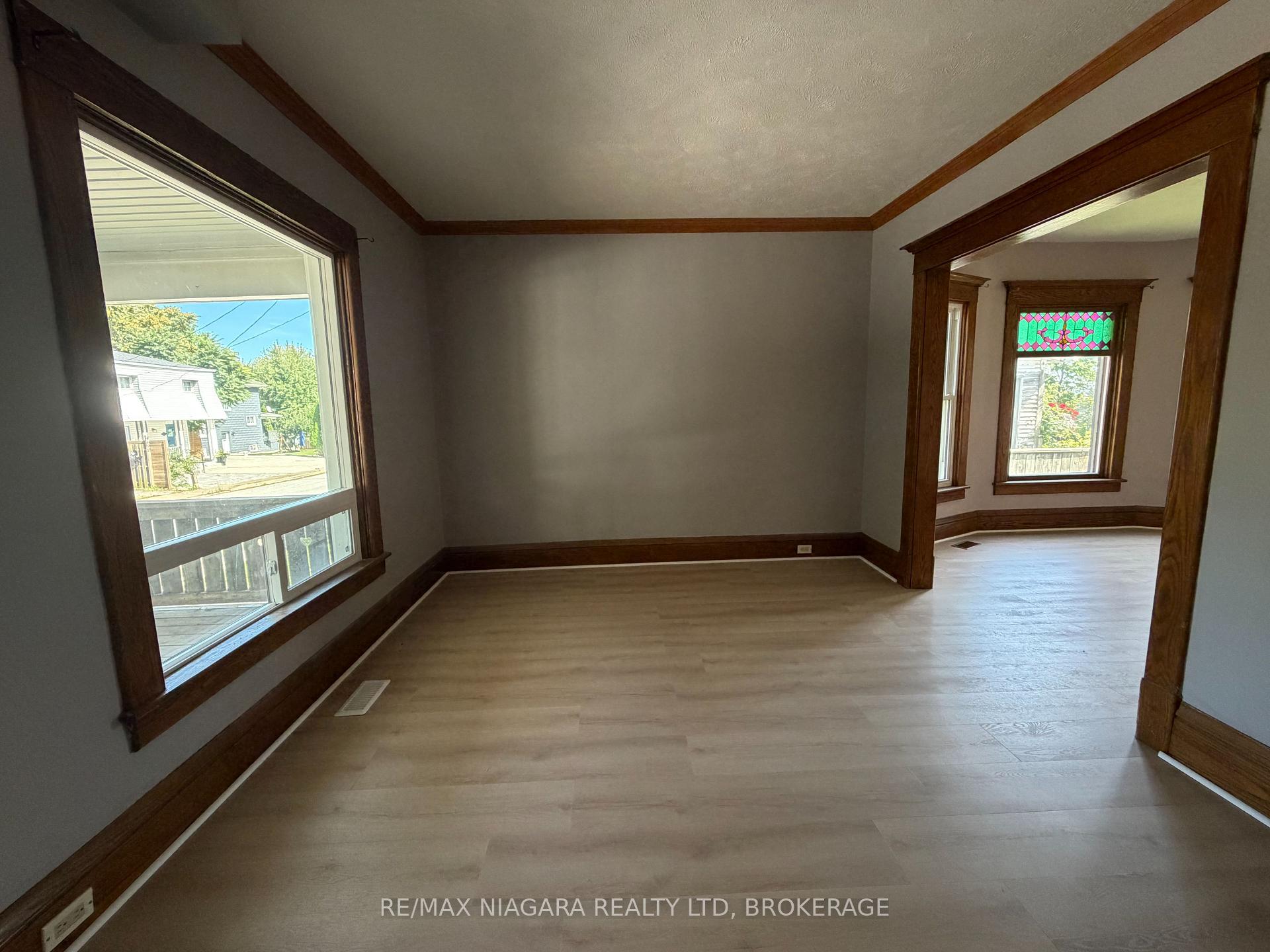 Photo 3 of 4712 Cookman Crescent, Niagara Falls, Downtown — HOMEH