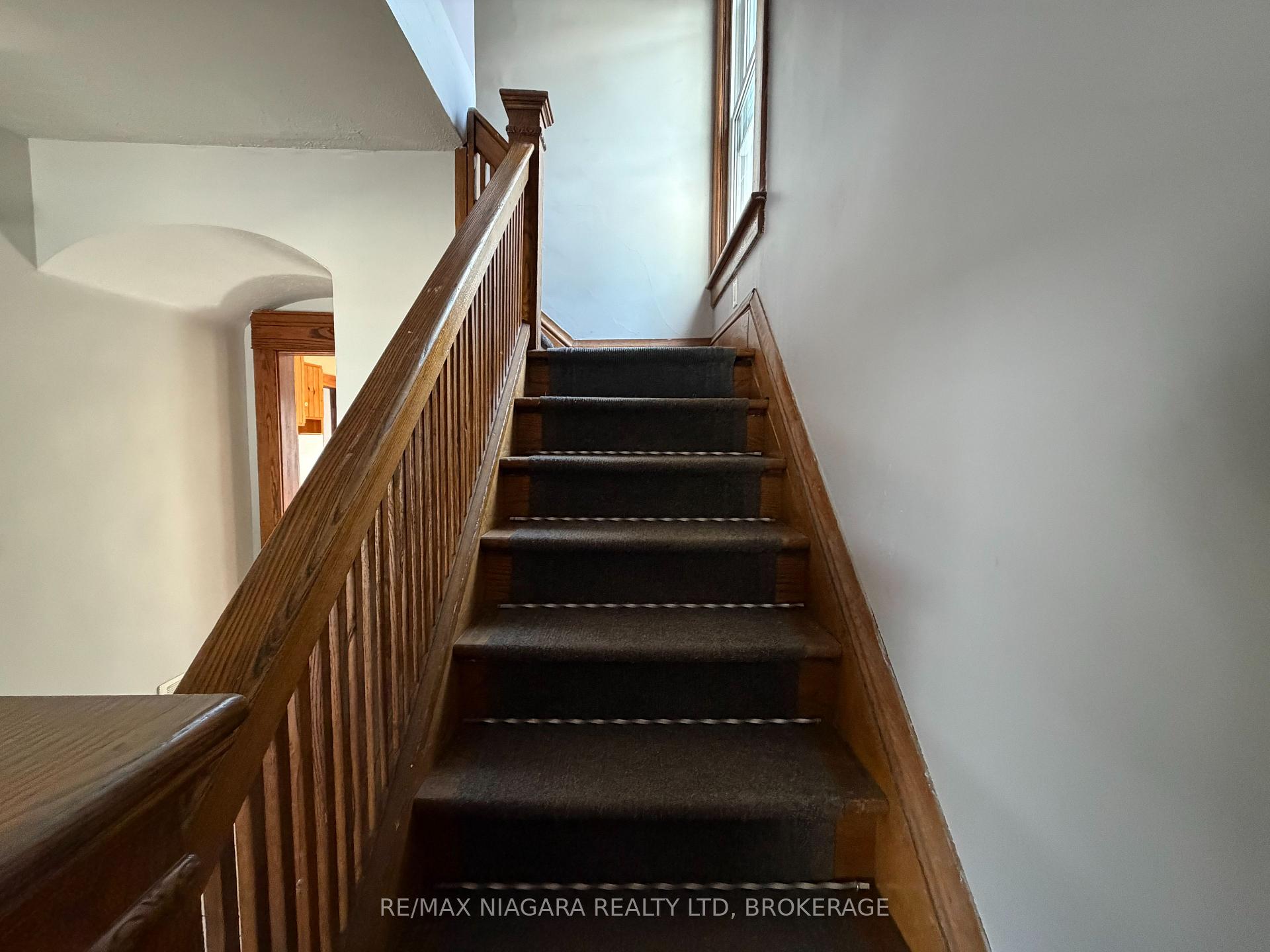 Photo 8 of 4712 Cookman Crescent, Niagara Falls, Downtown — HOMEH
