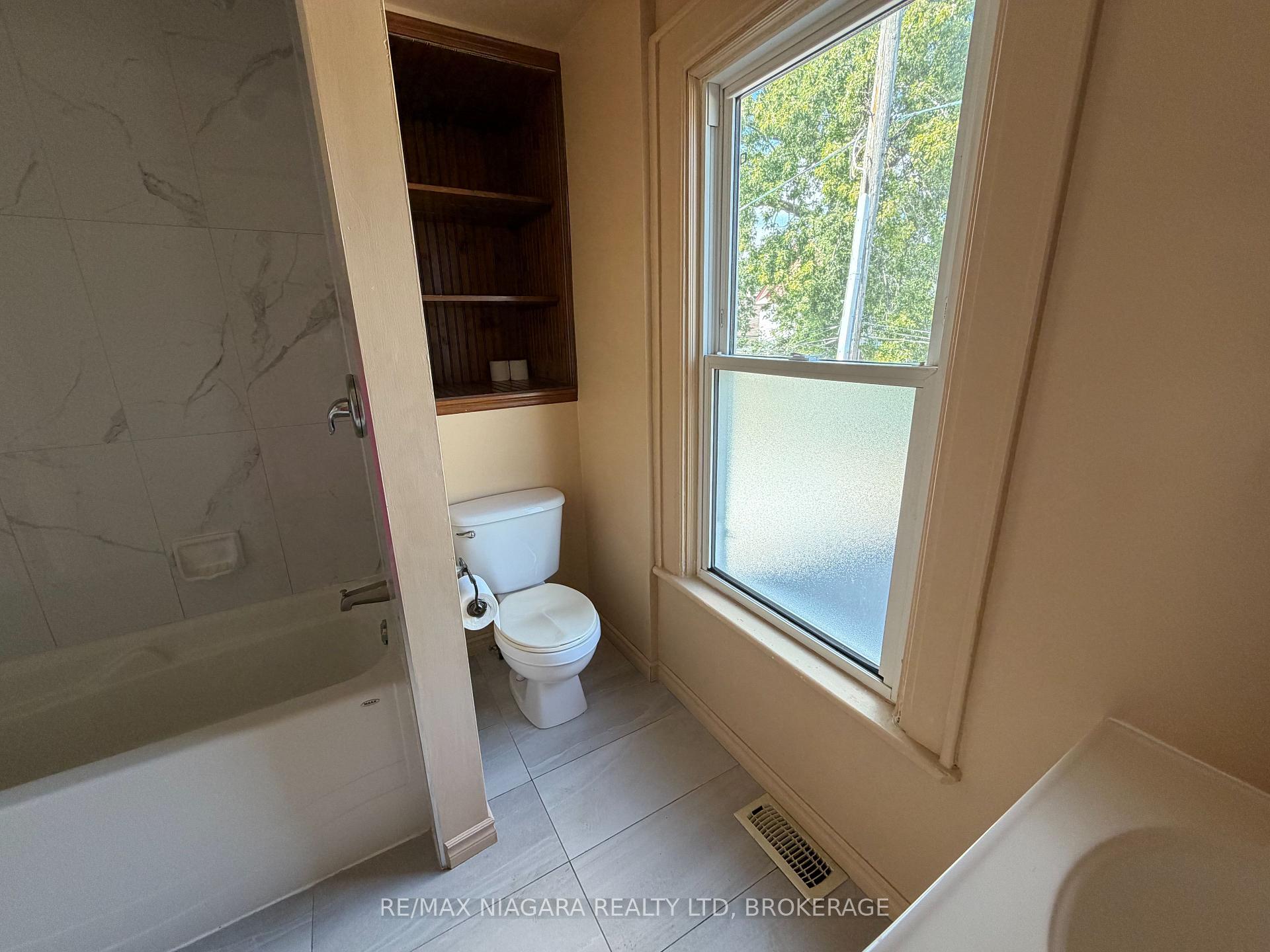 Photo 9 of 4712 Cookman Crescent, Niagara Falls, Downtown — HOMEH