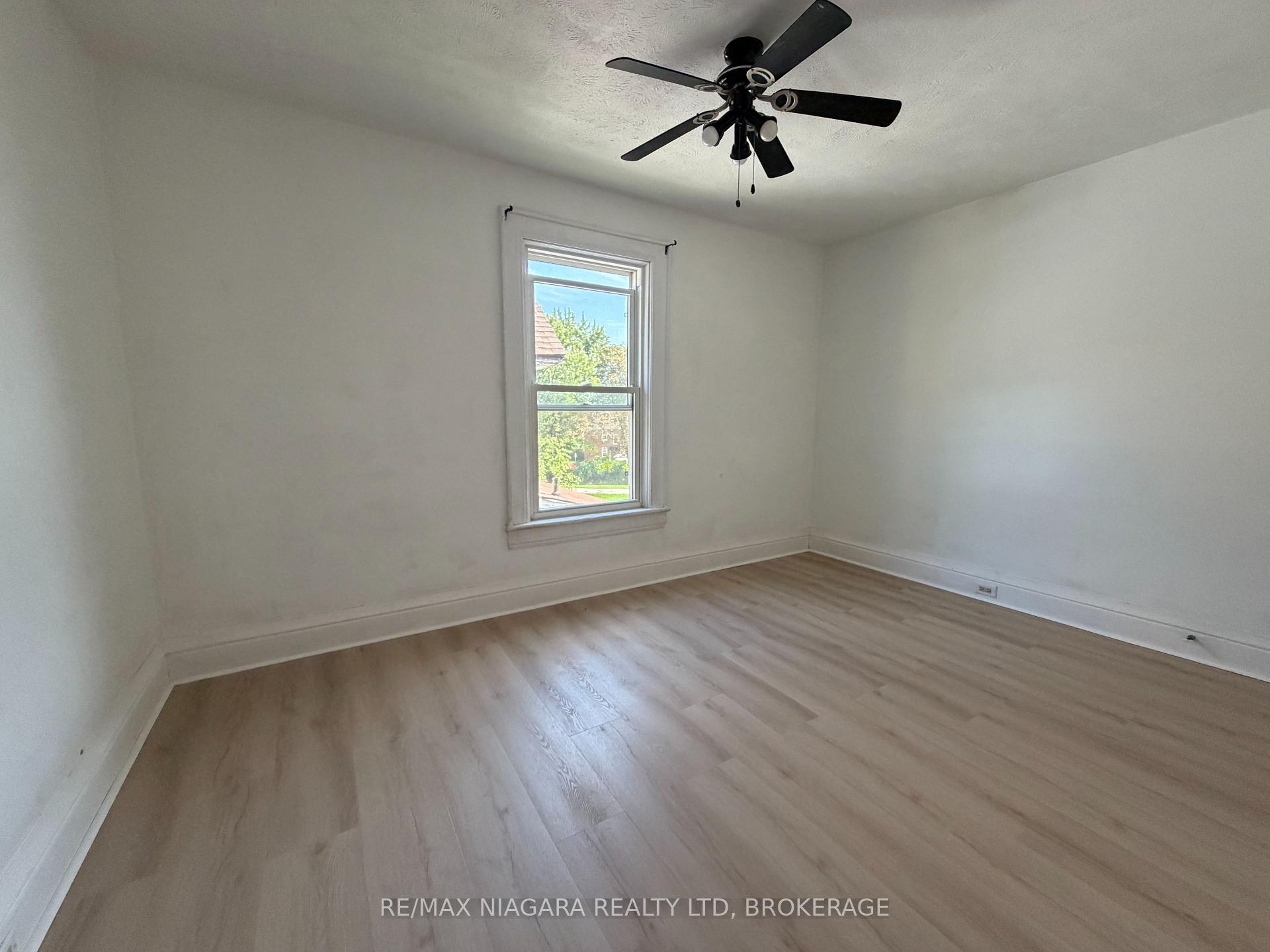 Photo 11 of 4712 Cookman Crescent, Niagara Falls, Downtown — HOMEH