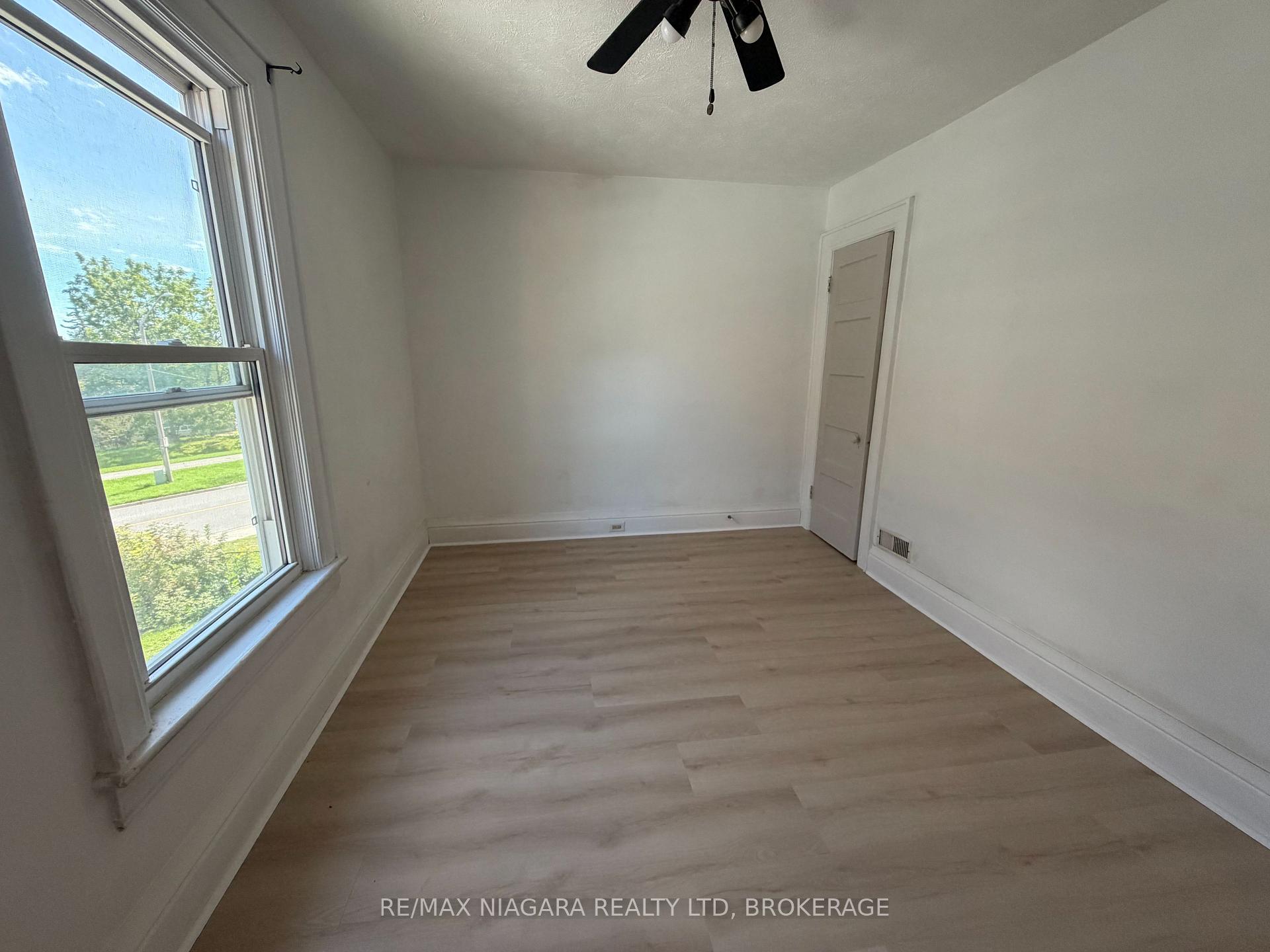 Photo 12 of 4712 Cookman Crescent, Niagara Falls, Downtown — HOMEH