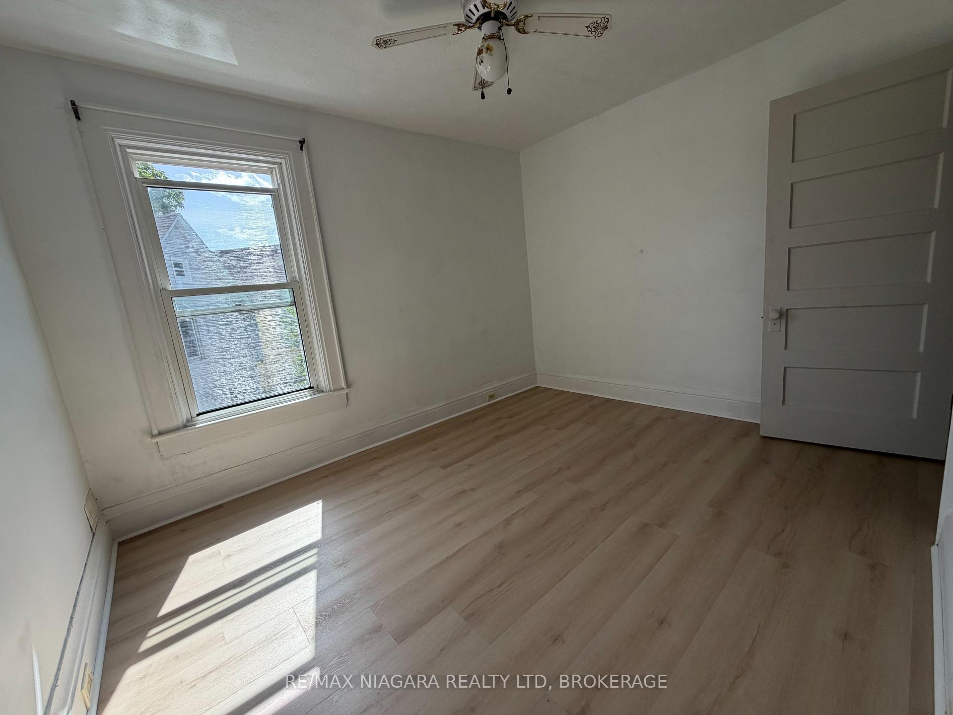 Photo 13 of 4712 Cookman Crescent, Niagara Falls, Downtown — HOMEH