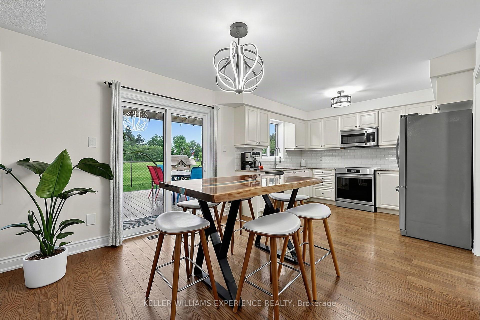 Photo 11 of 30 Nash Avenue, Springwater, Elmvale — HOMEH