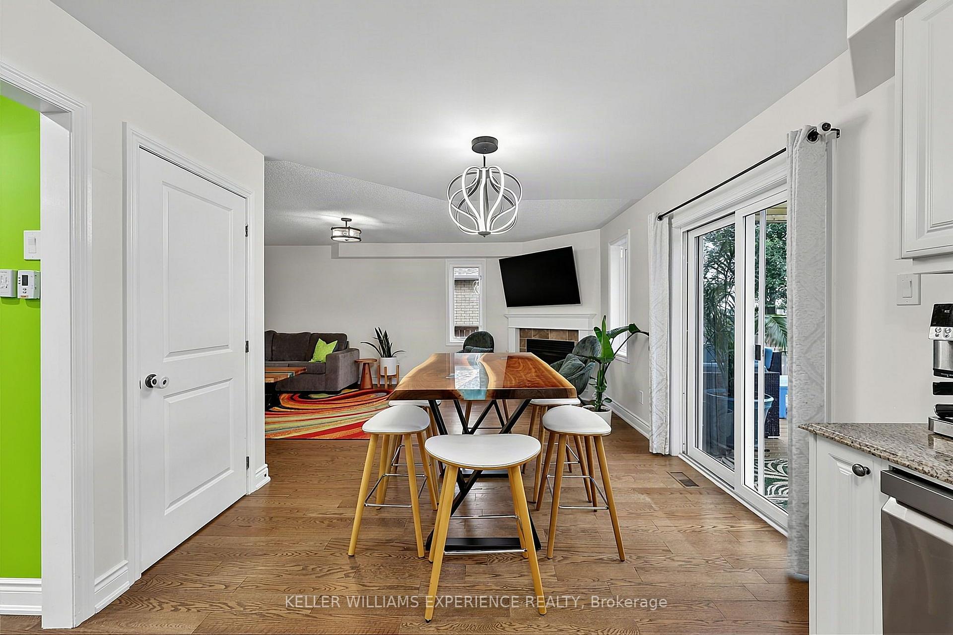 Photo 13 of 30 Nash Avenue, Springwater, Elmvale — HOMEH