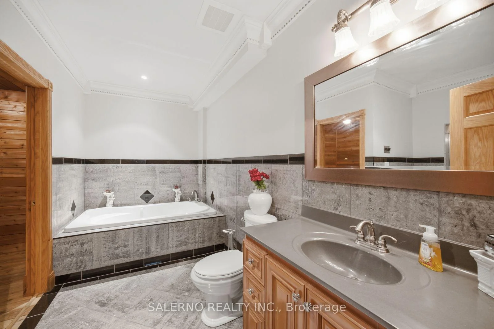 Photo 36 of 48 Aird Court, Georgina, Baldwin — HOMEH