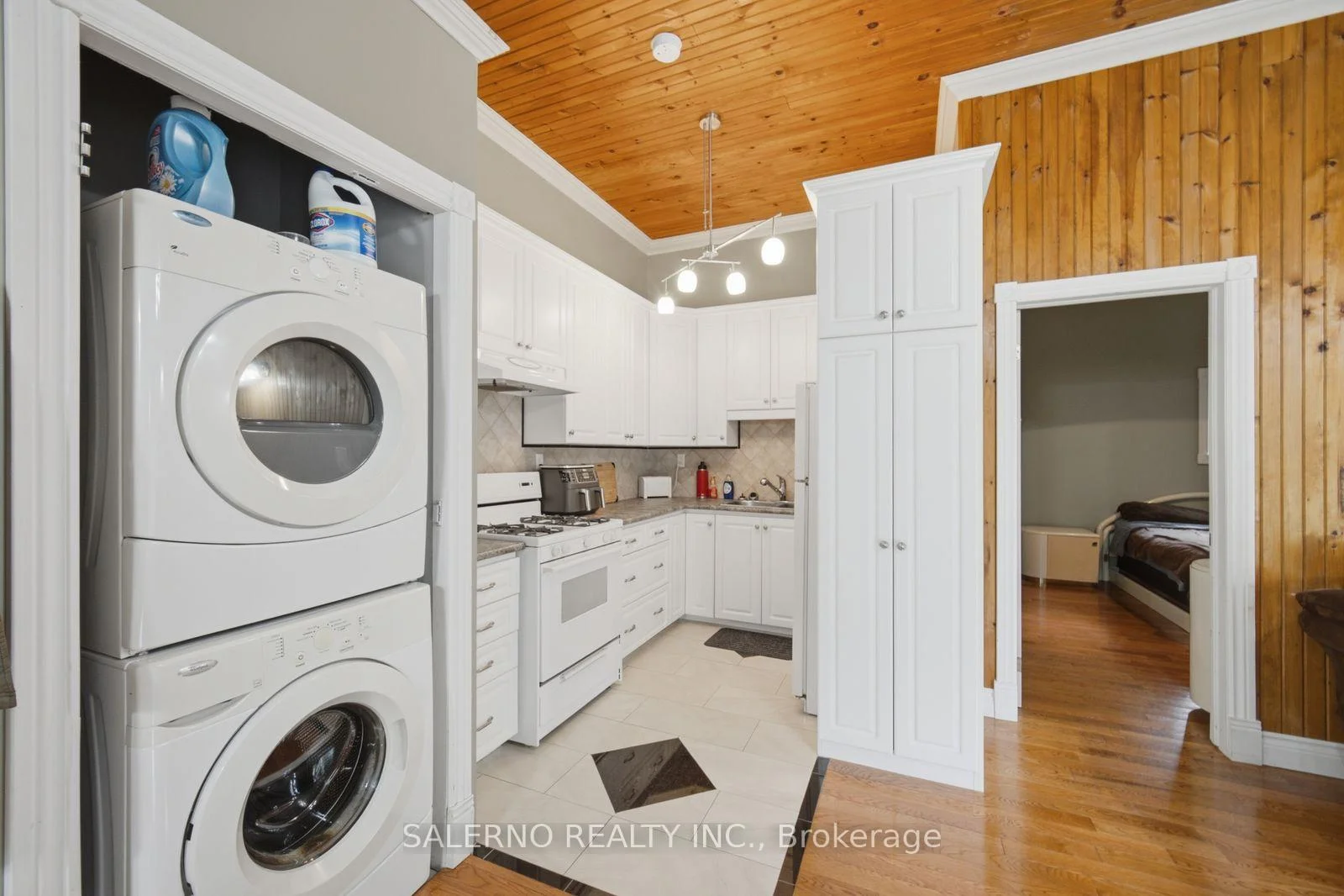 Photo 52 of 48 Aird Court, Georgina, Baldwin — HOMEH