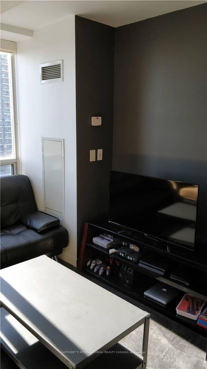 Photo 6 of Unit 1017, 1 Shaw Street, Toronto, Niagara — HOMEH