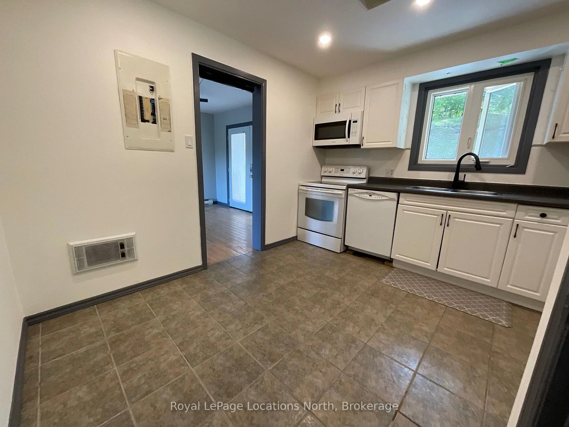 Photo 28 of 143 Ryerson Crescent, Burk's Falls — HOMEH