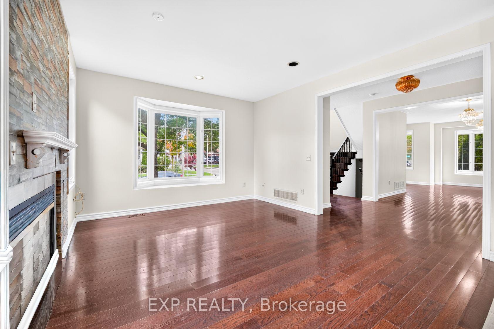Photo 9 of 34 Cogswell Crescent N, Brampton, Vales of Castlemore — HOMEH