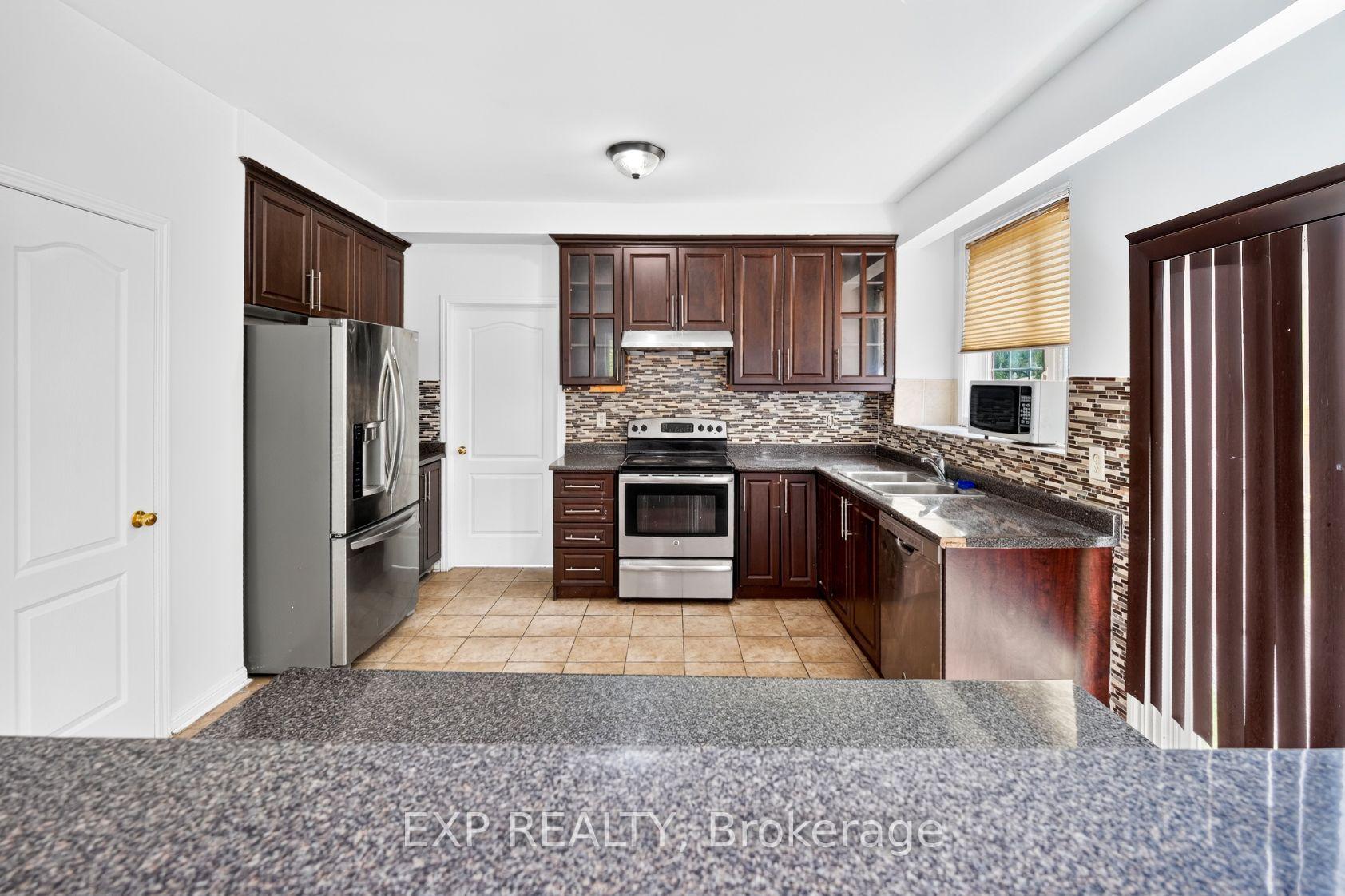 Photo 10 of 34 Cogswell Crescent N, Brampton, Vales of Castlemore — HOMEH