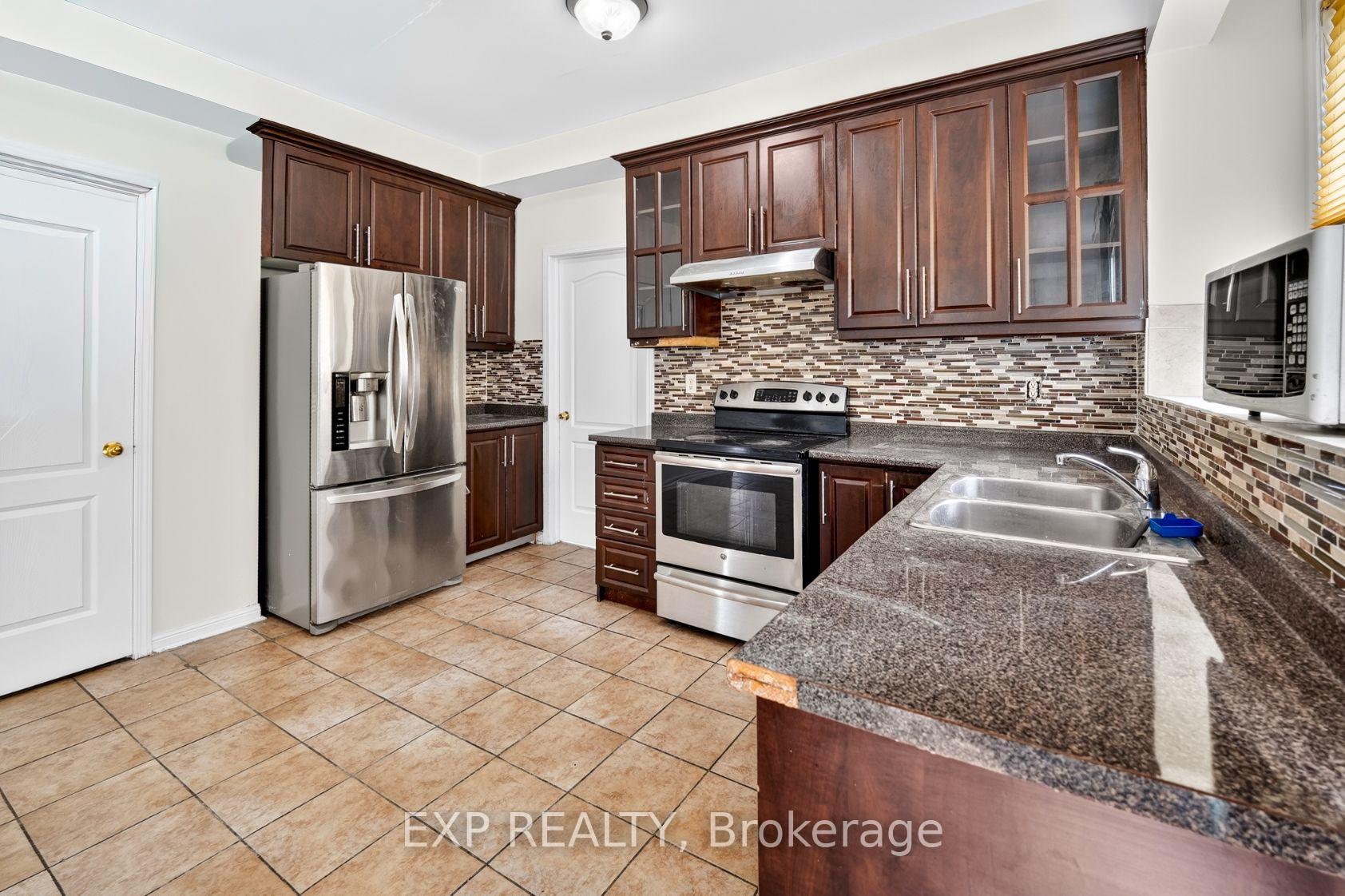 Photo 12 of 34 Cogswell Crescent N, Brampton, Vales of Castlemore — HOMEH