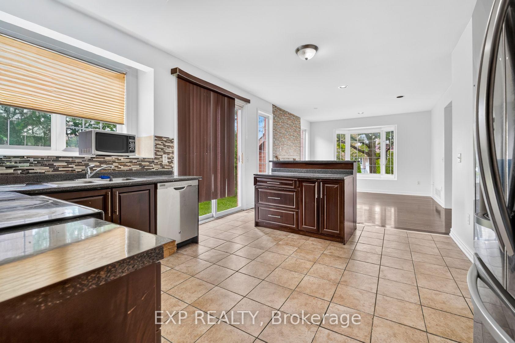Photo 13 of 34 Cogswell Crescent N, Brampton, Vales of Castlemore — HOMEH