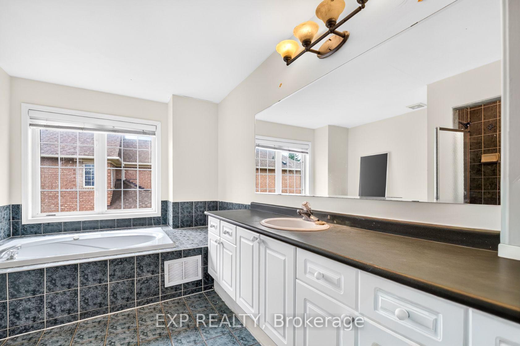 Photo 27 of 34 Cogswell Crescent N, Brampton, Vales of Castlemore — HOMEH