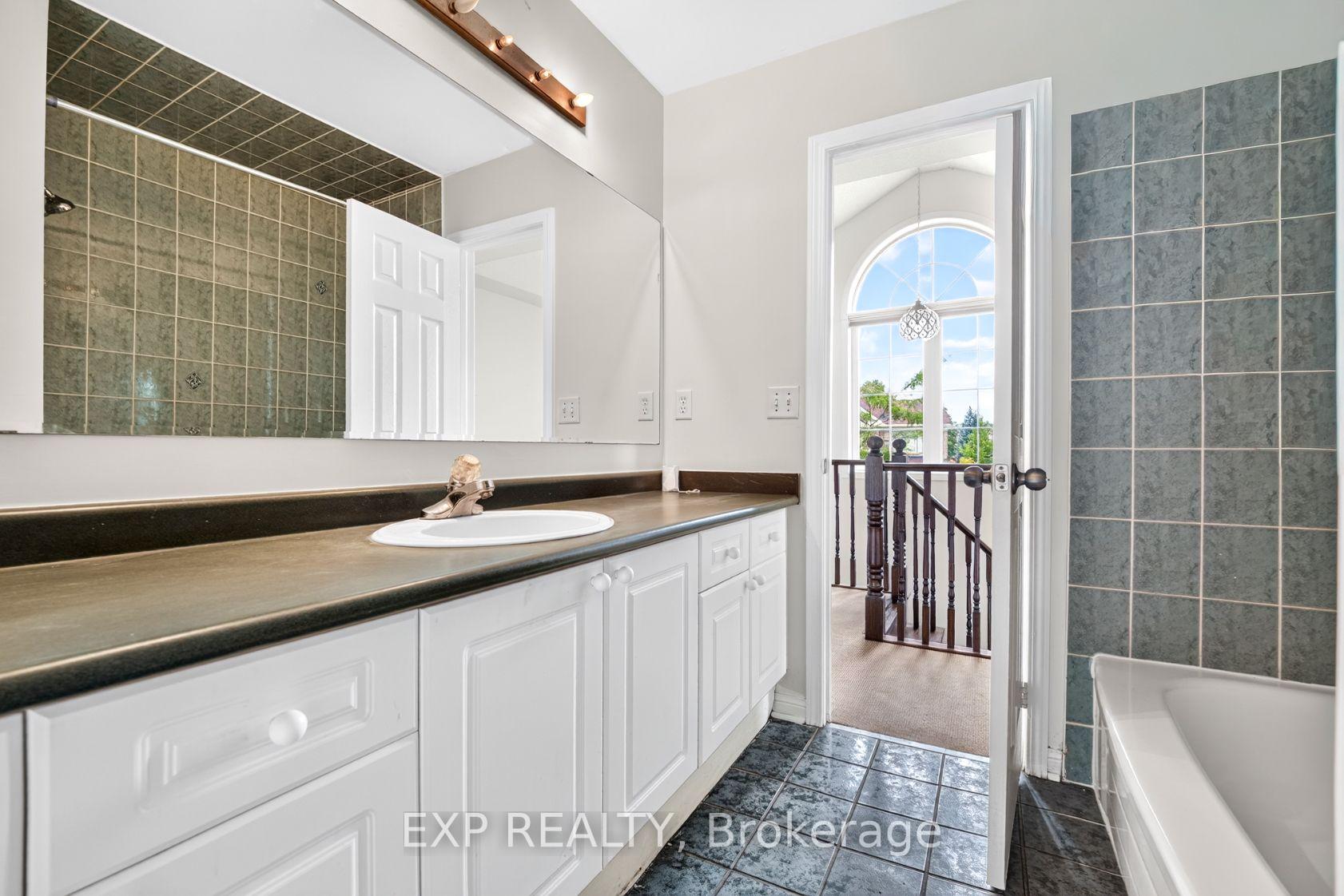 Photo 28 of 34 Cogswell Crescent N, Brampton, Vales of Castlemore — HOMEH