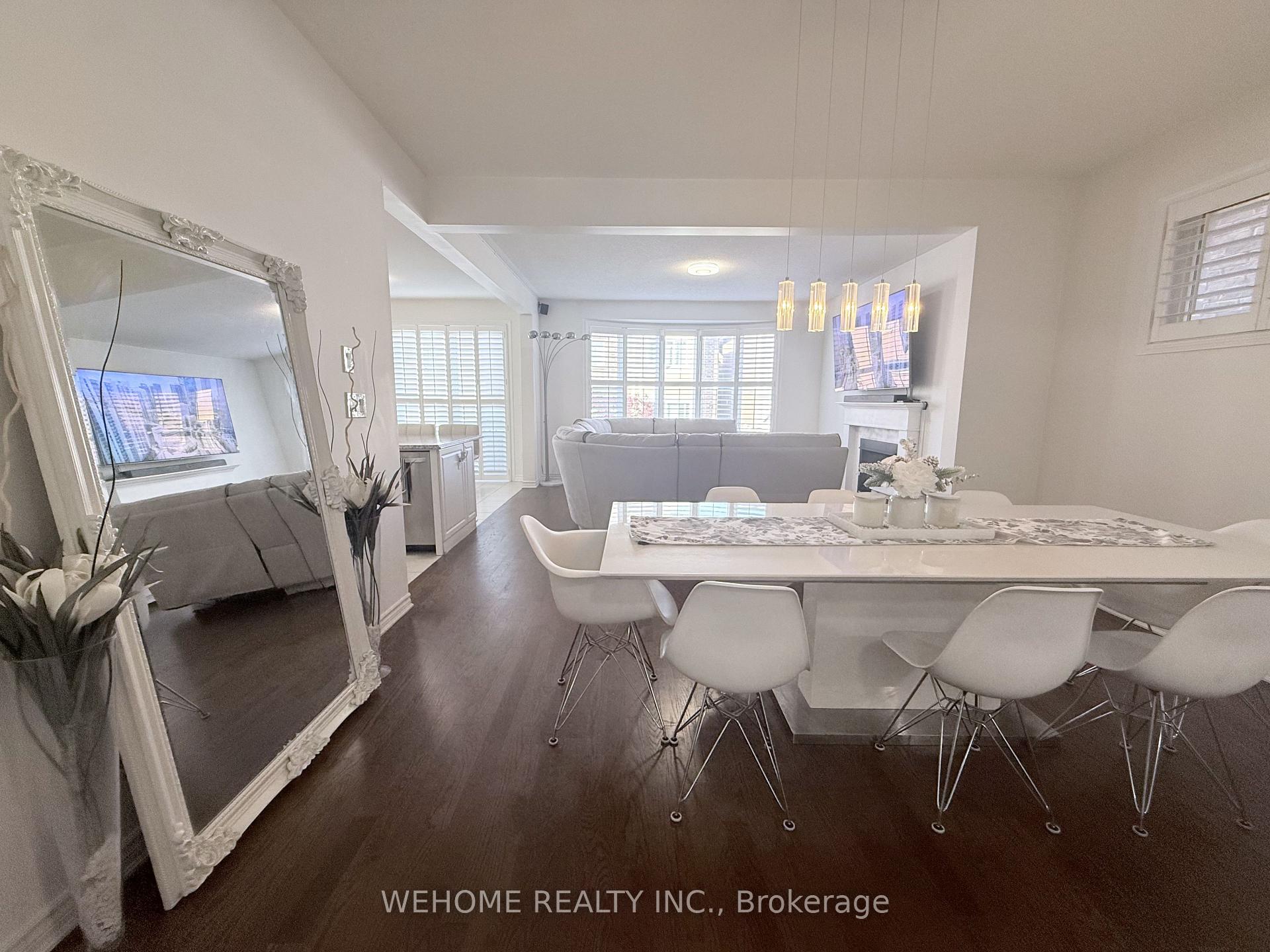 Photo 3 of 107 Major Crescent, Aurora, Rural Aurora — HOMEH
