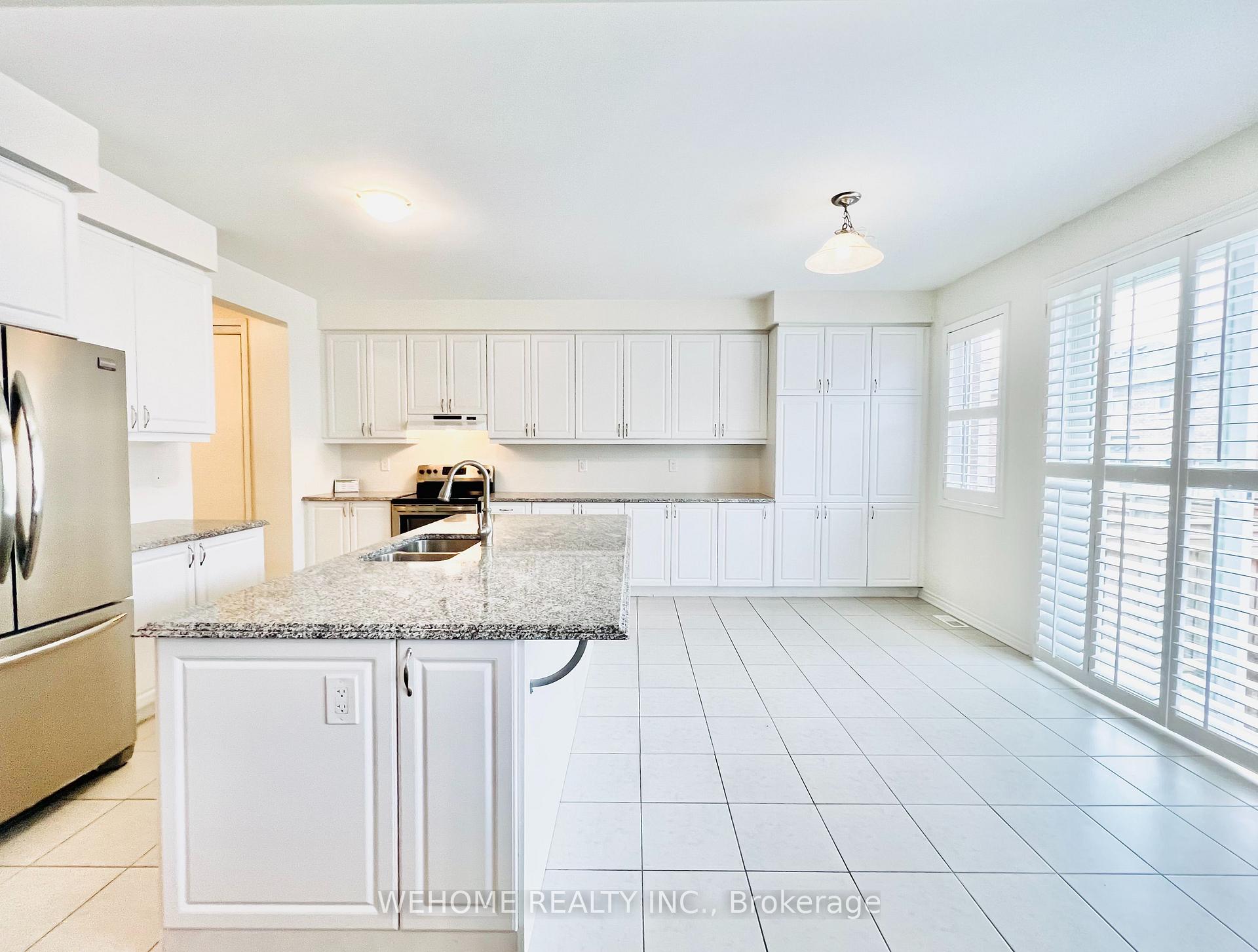 Photo 4 of 107 Major Crescent, Aurora, Rural Aurora — HOMEH