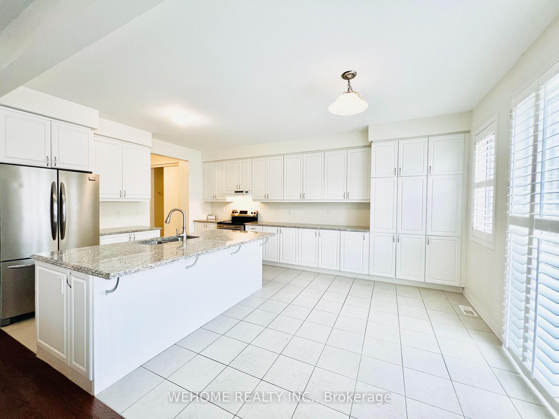 Photo 5 of 107 Major Crescent, Aurora, Rural Aurora — HOMEH