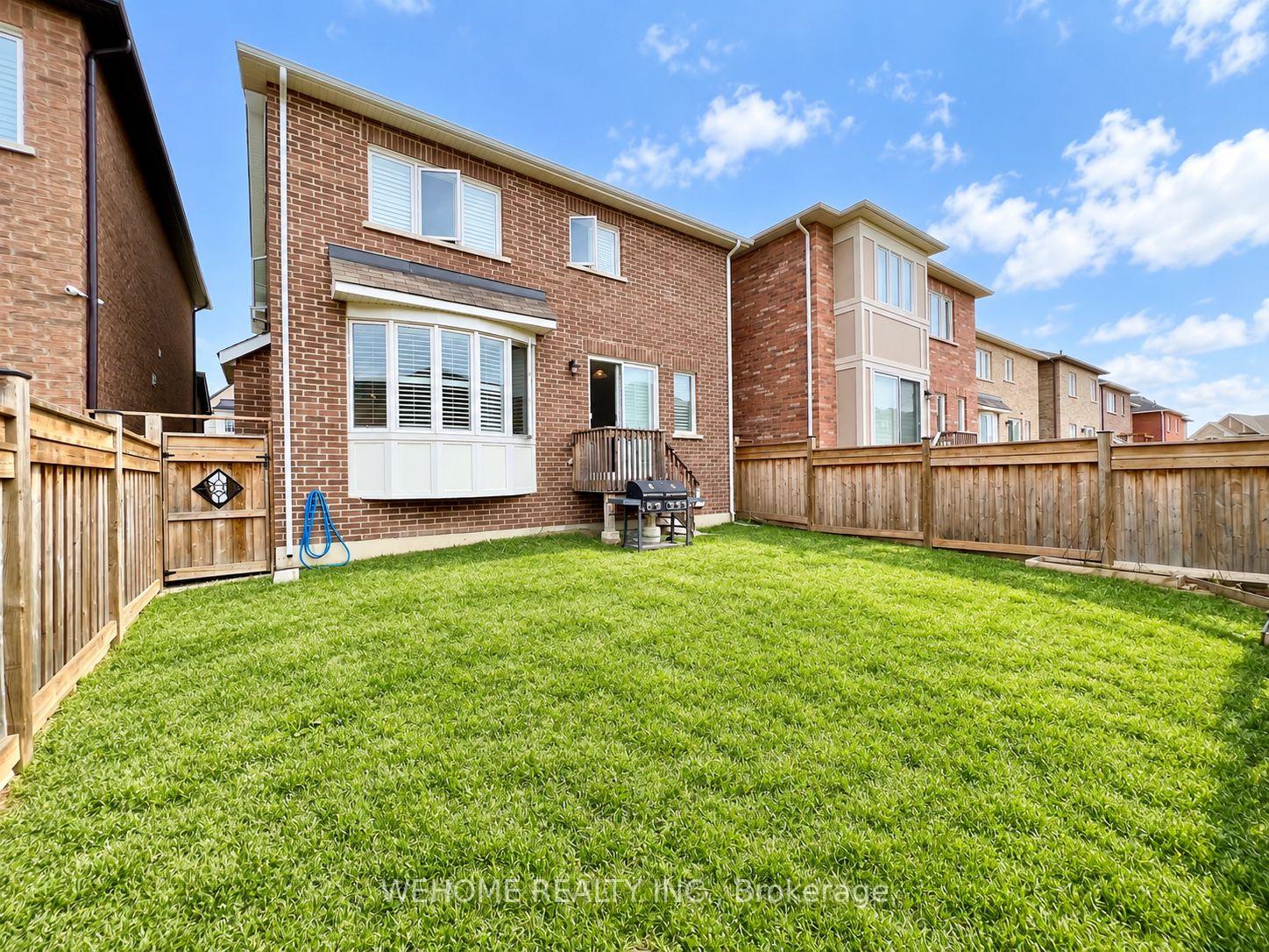 Photo 15 of 107 Major Crescent, Aurora, Rural Aurora — HOMEH