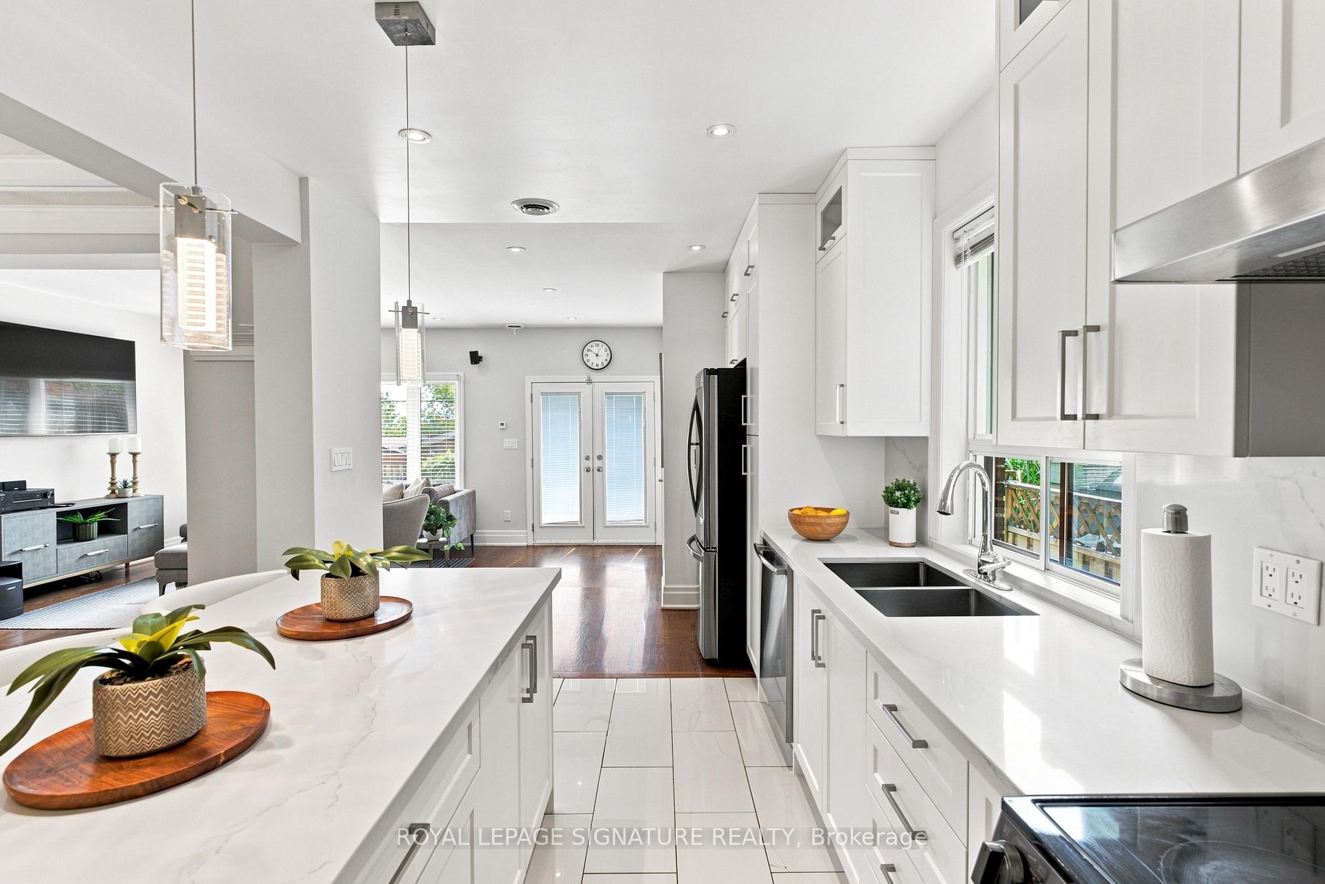 Photo 11 of 35 Regal Road, Toronto, Wychwood — HOMEH