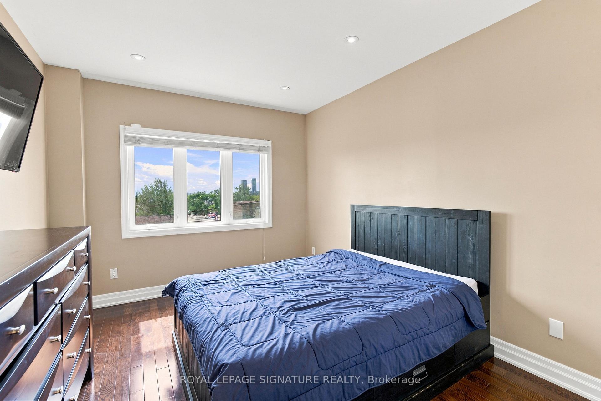 Photo 23 of 35 Regal Road, Toronto, Wychwood — HOMEH
