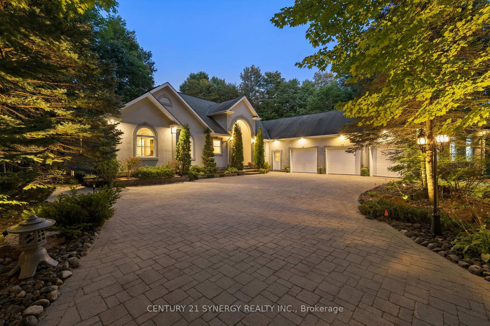 Photo of 5732 Queenscourt Crescent