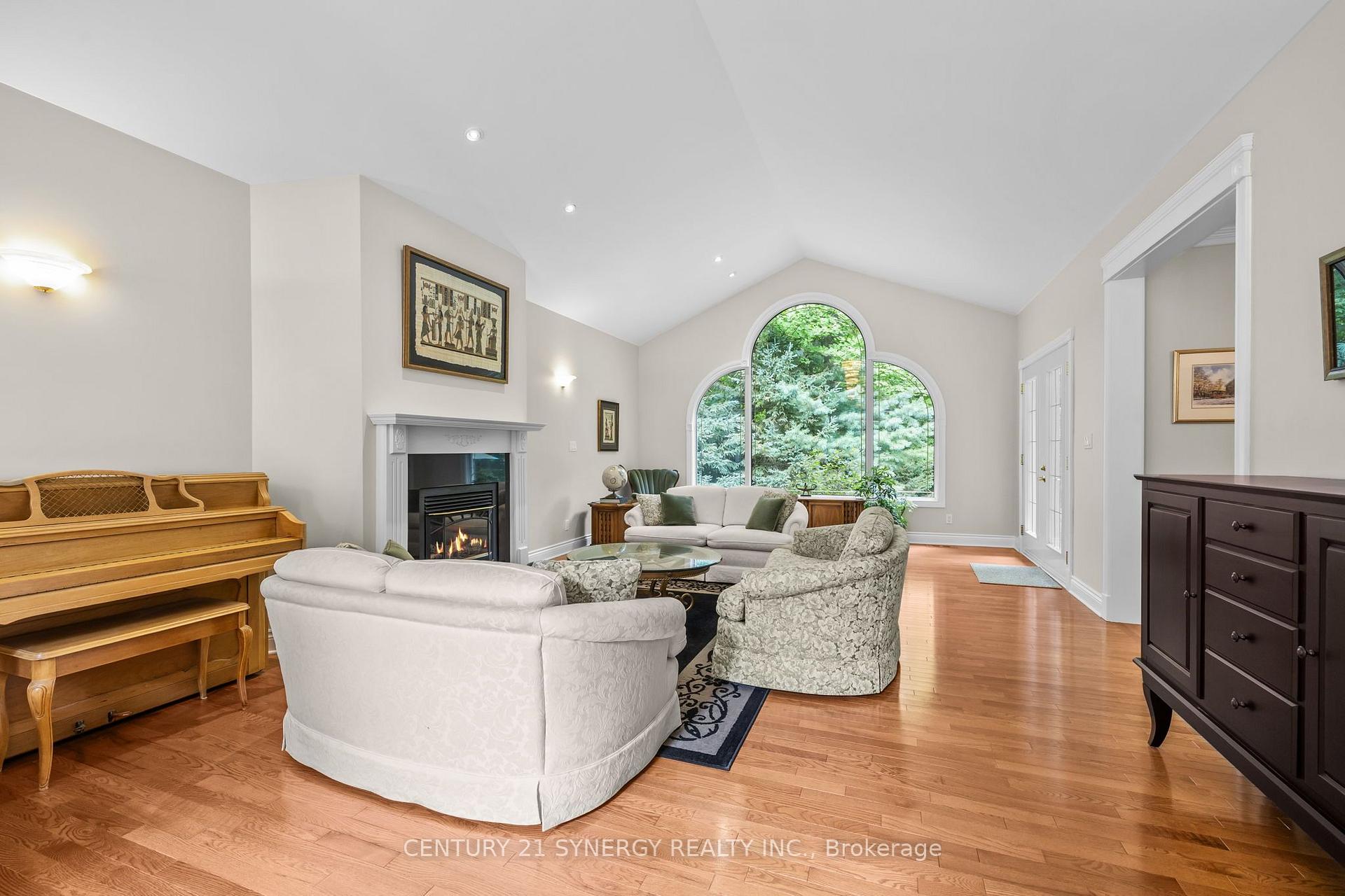 Photo 6 of 5732 Queenscourt Crescent, Ottawa, Manotick East to Manotick Station — HOMEH