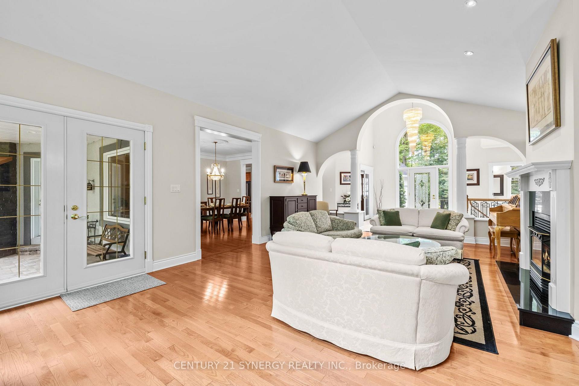 Photo 8 of 5732 Queenscourt Crescent, Ottawa, Manotick East to Manotick Station — HOMEH