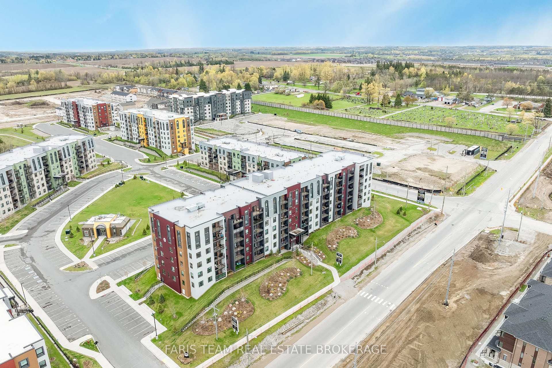 Photo 3 of Unit 402, 4 Spice Way, Barrie, Rural Barrie Southeast — HOMEH