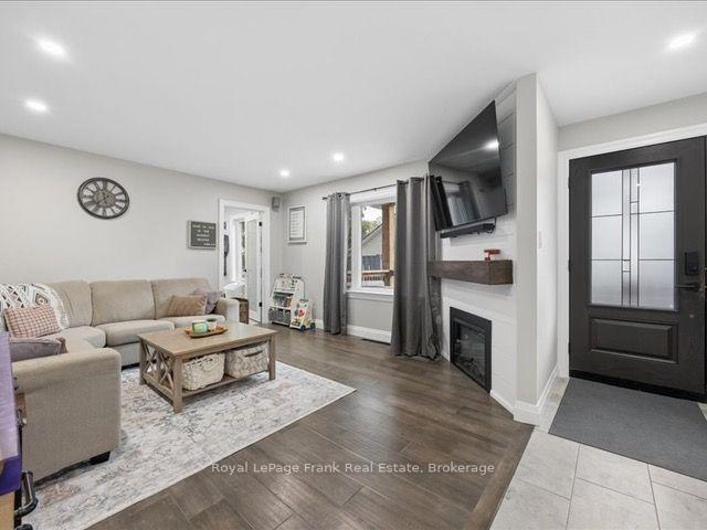 Photo 5 of 11 Maple Street N, Brock, Sunderland — HOMEH