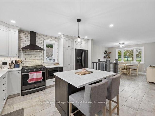 Photo 9 of 11 Maple Street N, Brock, Sunderland — HOMEH