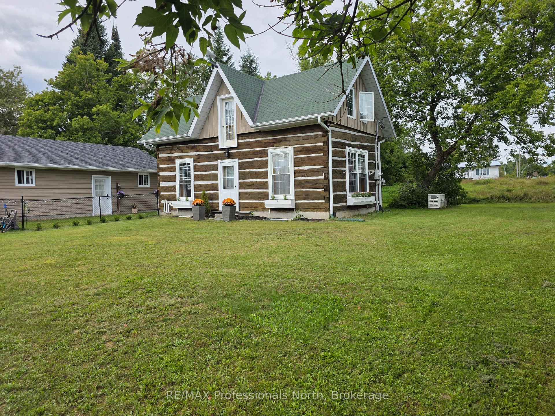 Photo 3 of 2148 Stisted Road S, McMurrich/Monteith, Sprucedale — HOMEH