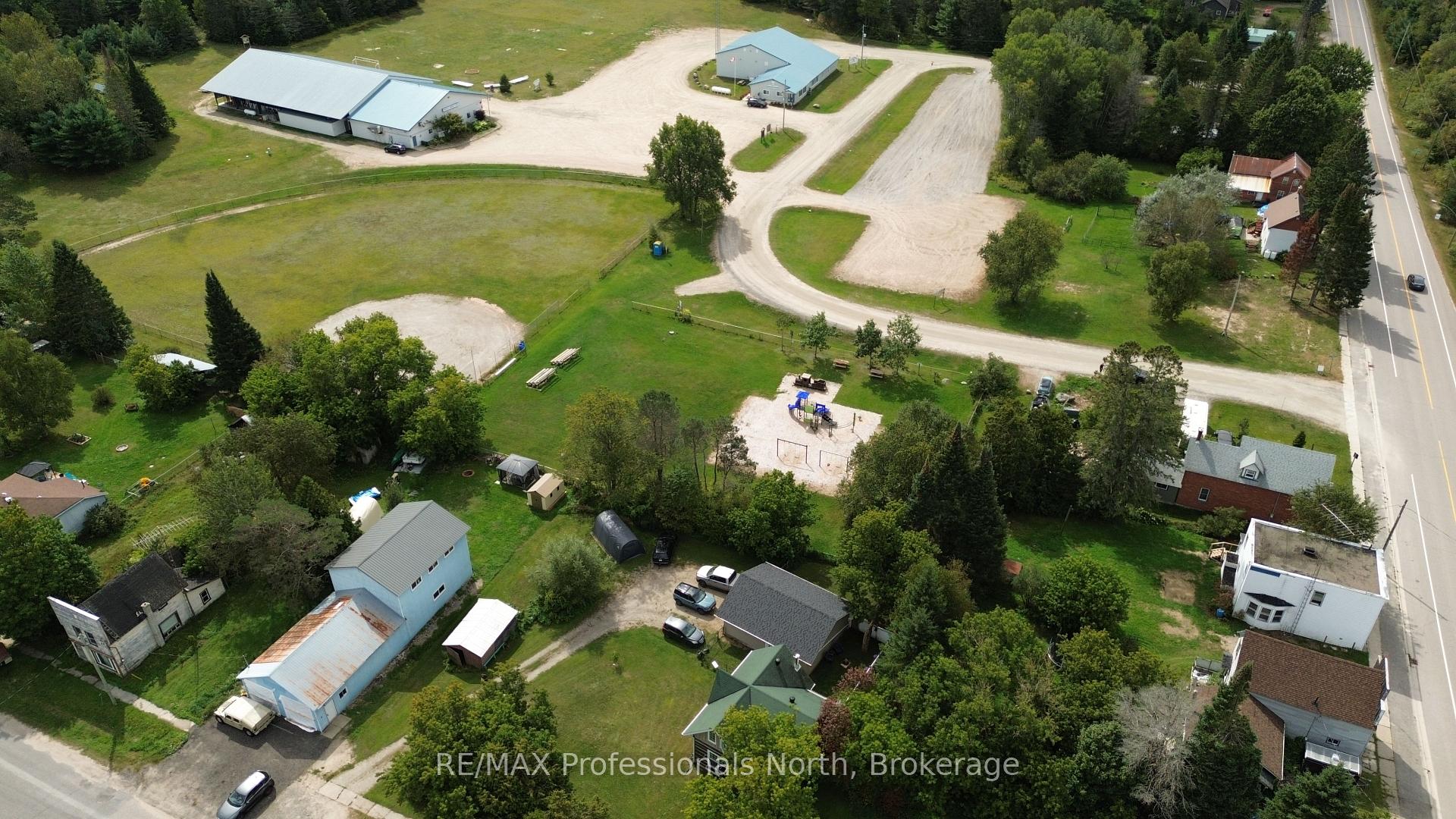 Photo 45 of 2148 Stisted Road S, McMurrich/Monteith, Sprucedale — HOMEH
