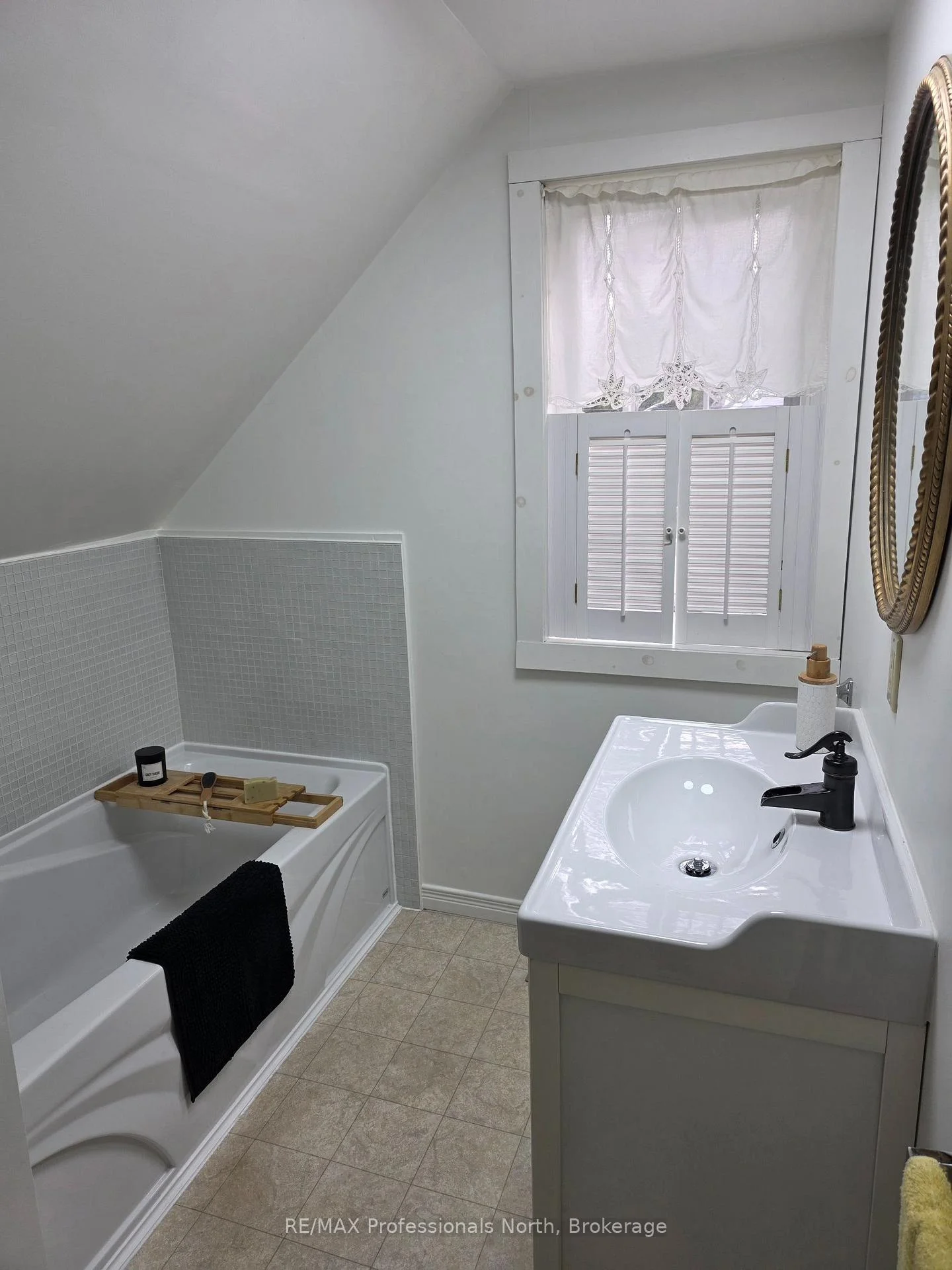 Photo 25 of 2148 Stisted Road S, McMurrich/Monteith, Sprucedale — HOMEH