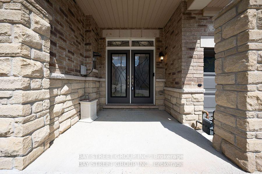 Photo 2 of 28 Rougeview Park Crescent, Markham, Greensborough — HOMEH