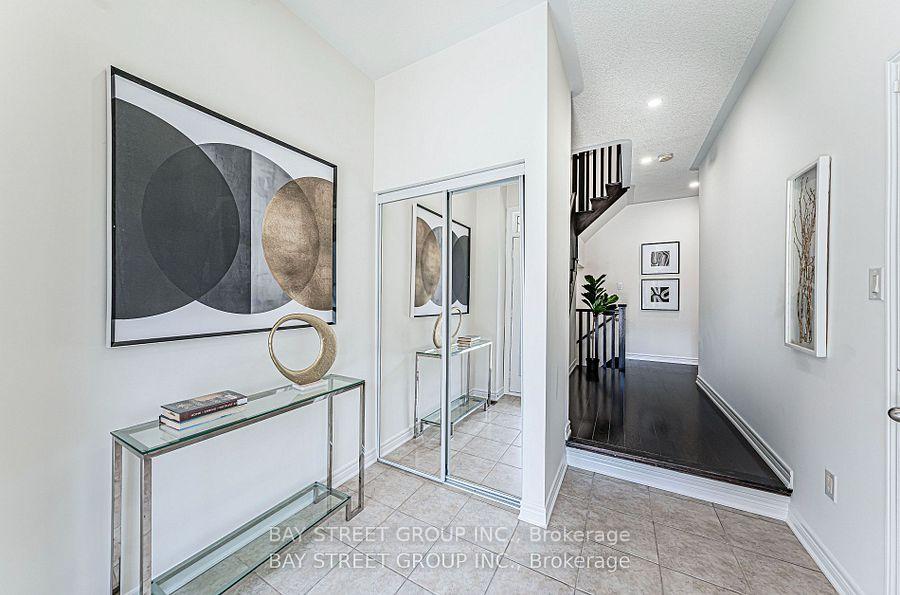 Photo 3 of 28 Rougeview Park Crescent, Markham, Greensborough — HOMEH