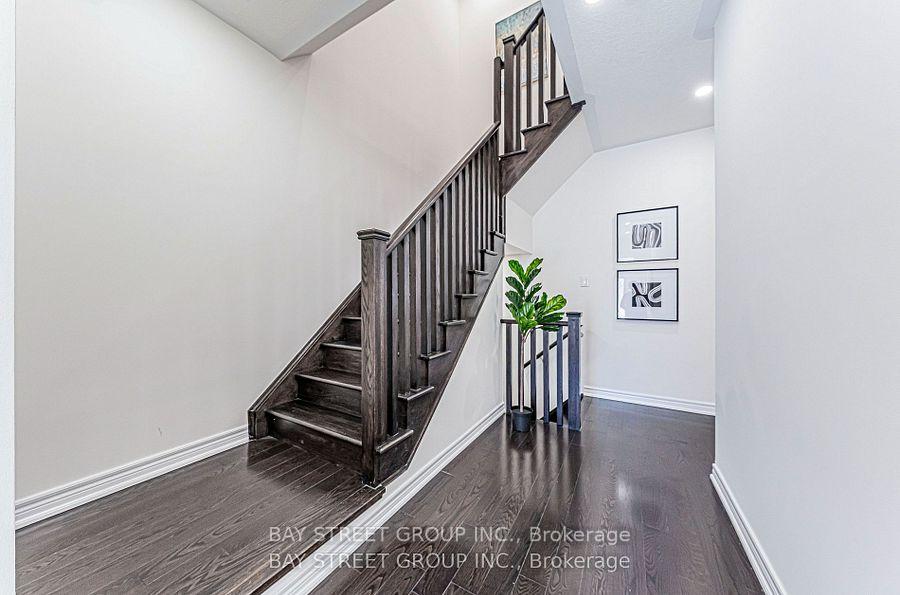 Photo 4 of 28 Rougeview Park Crescent, Markham, Greensborough — HOMEH