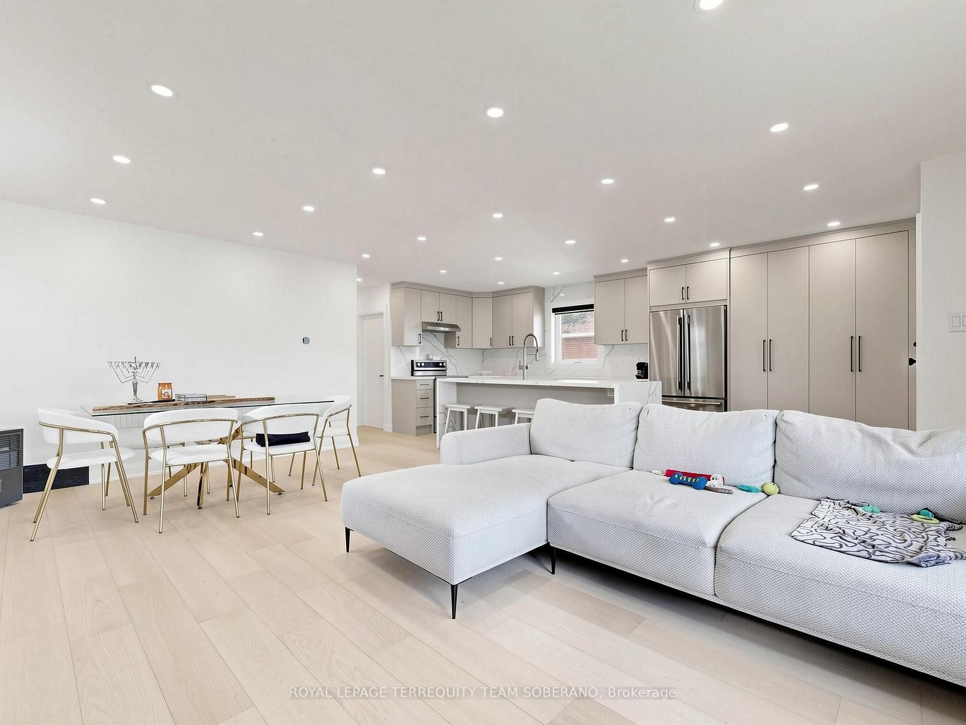 Photo 6 of Unit Upper, 41 Bainbridge Avenue, North York, Clanton Park — HOMEH