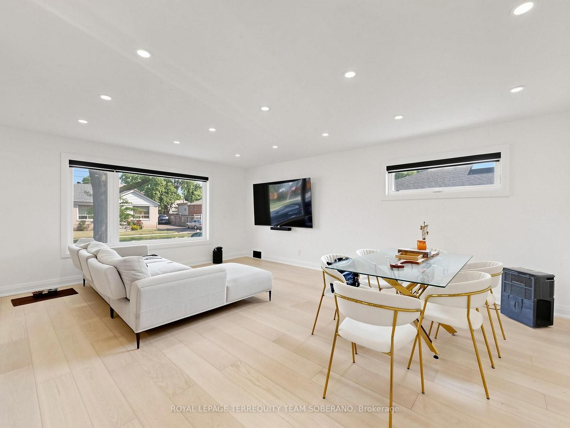 Photo 7 of Unit Upper, 41 Bainbridge Avenue, North York, Clanton Park — HOMEH