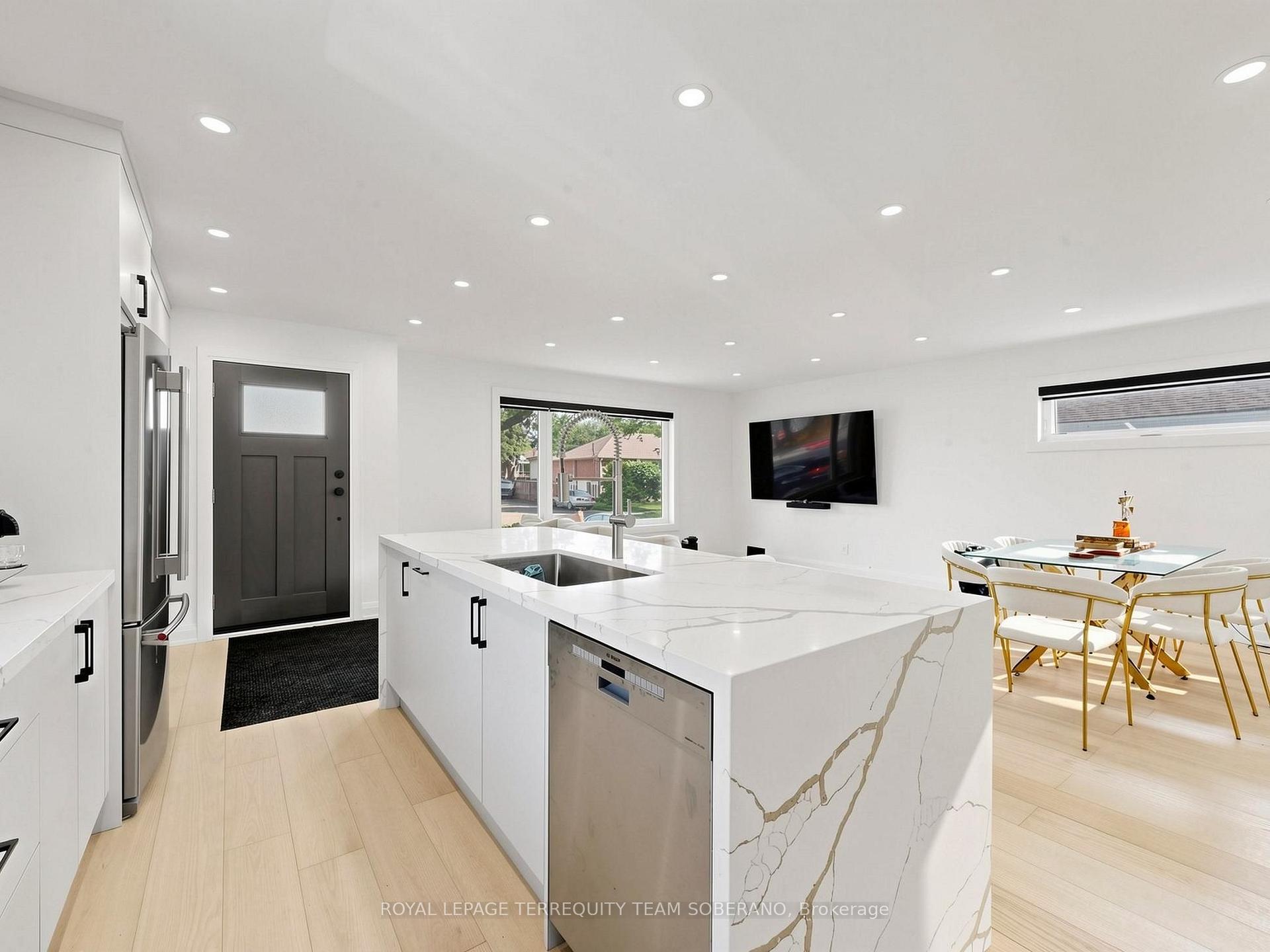 Photo 11 of Unit Upper, 41 Bainbridge Avenue, North York, Clanton Park — HOMEH