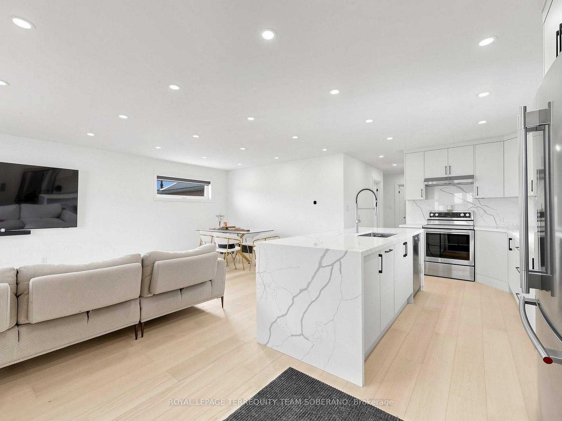 Photo 13 of Unit Upper, 41 Bainbridge Avenue, North York, Clanton Park — HOMEH