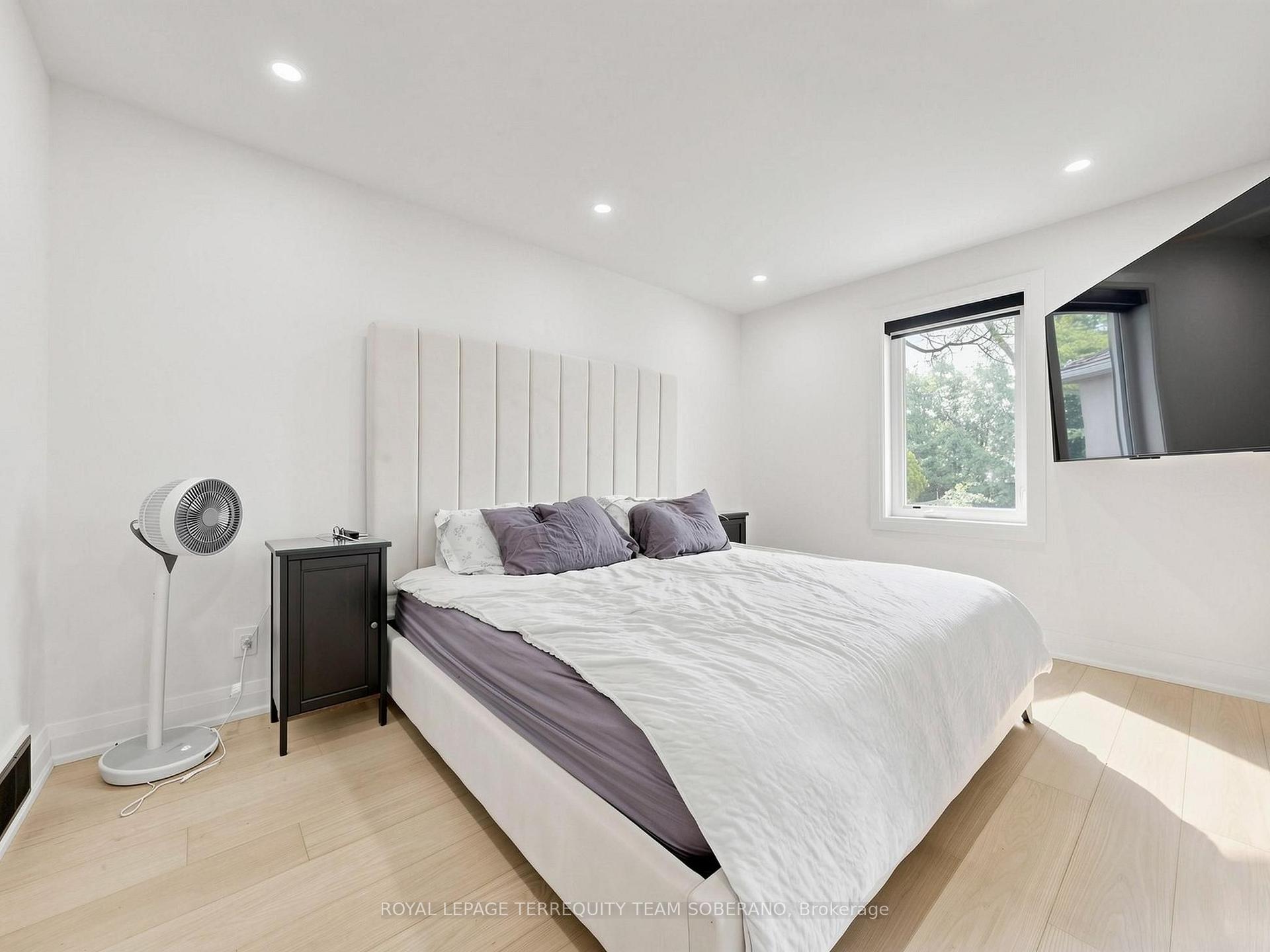 Photo 15 of Unit Upper, 41 Bainbridge Avenue, North York, Clanton Park — HOMEH