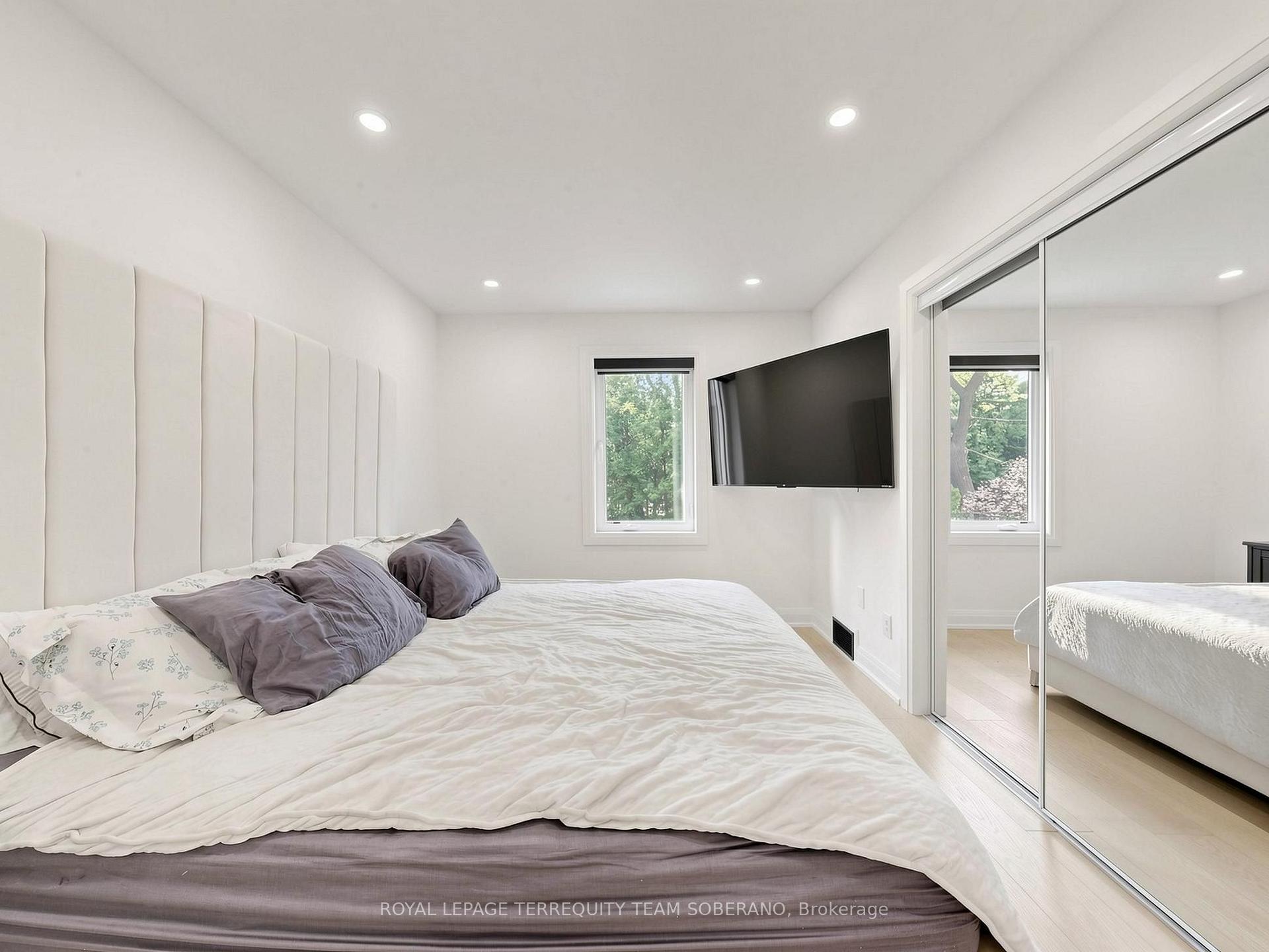 Photo 16 of Unit Upper, 41 Bainbridge Avenue, North York, Clanton Park — HOMEH