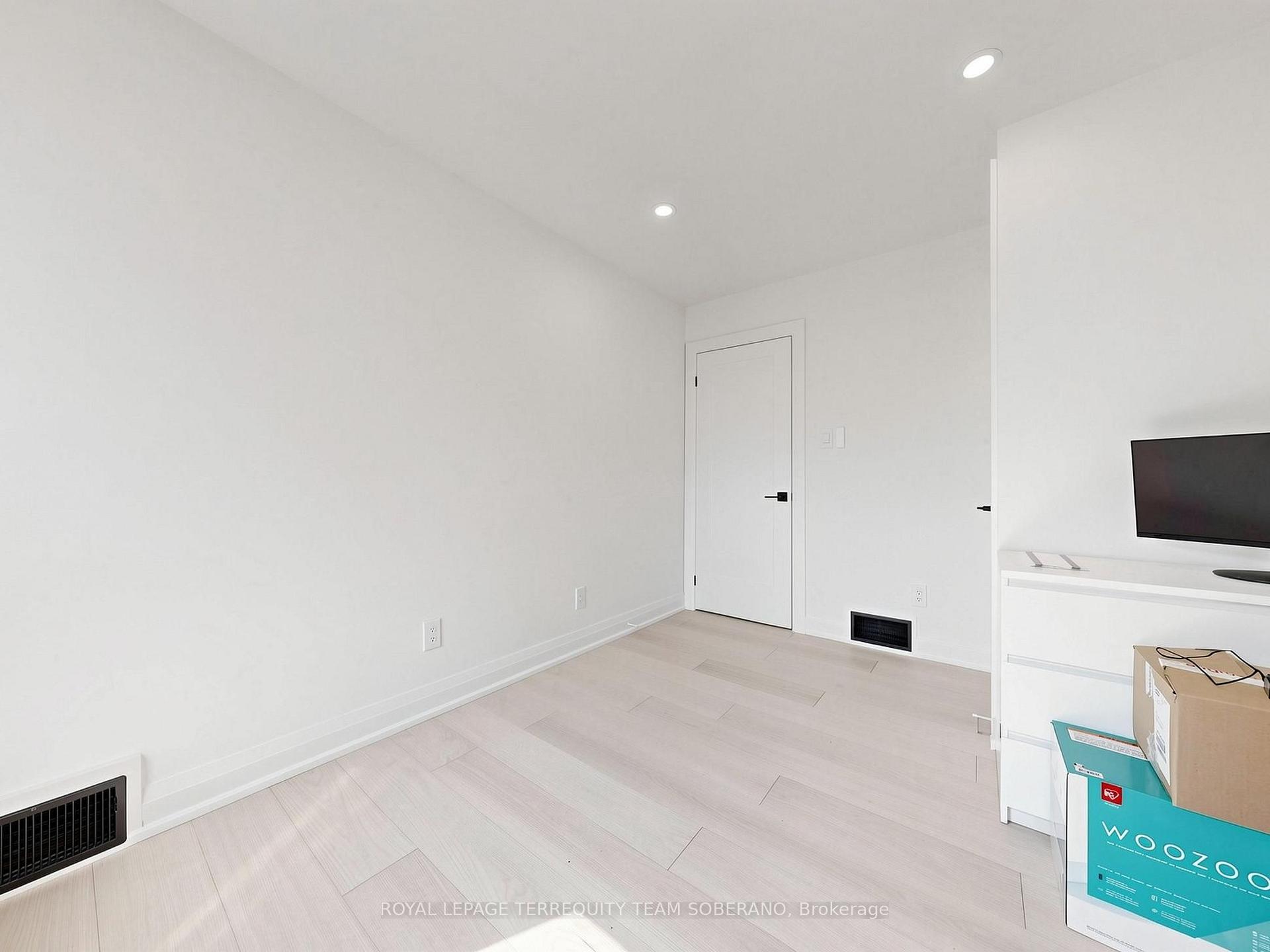 Photo 20 of Unit Upper, 41 Bainbridge Avenue, North York, Clanton Park — HOMEH