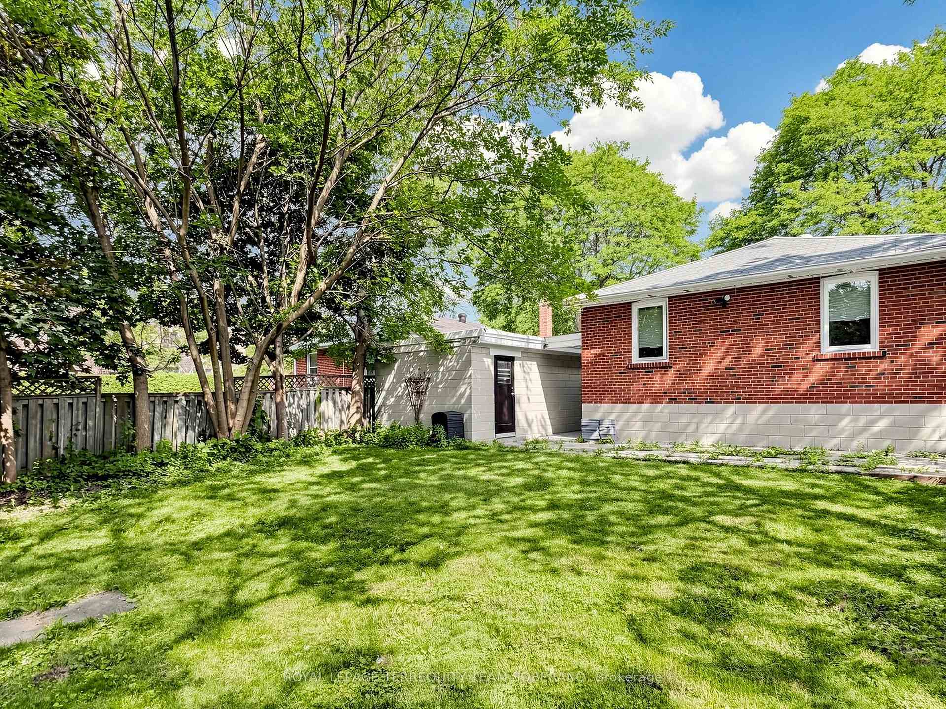 Photo 26 of Unit Upper, 41 Bainbridge Avenue, North York, Clanton Park — HOMEH