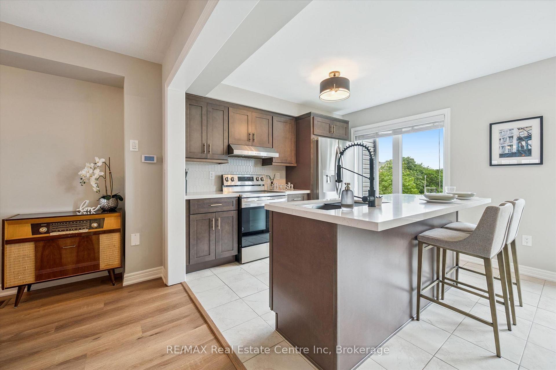 Photo 8 of Unit 2, 395 Linden Drive, Cambridge, Preston Heights — HOMEH