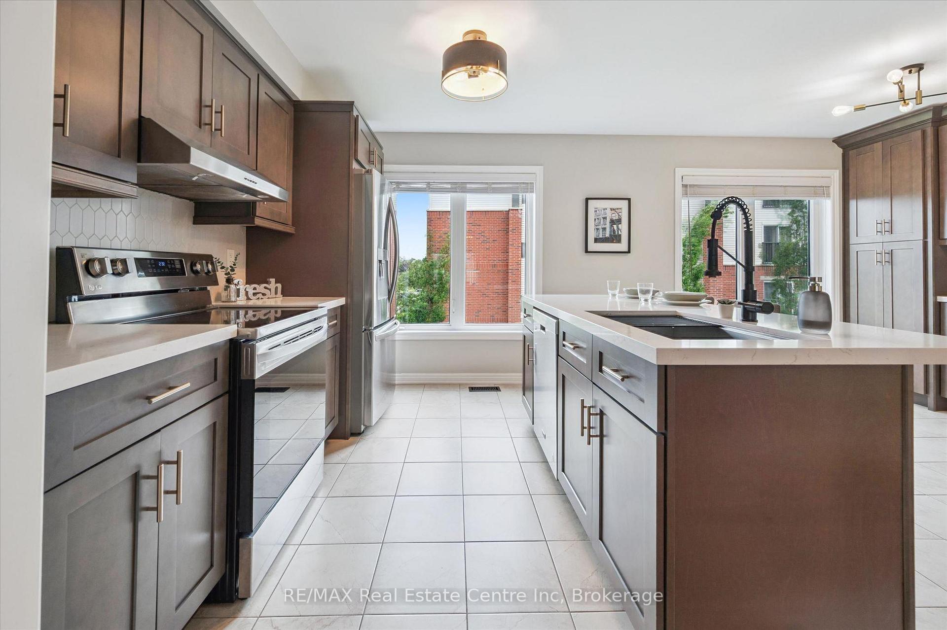 Photo 9 of Unit 2, 395 Linden Drive, Cambridge, Preston Heights — HOMEH