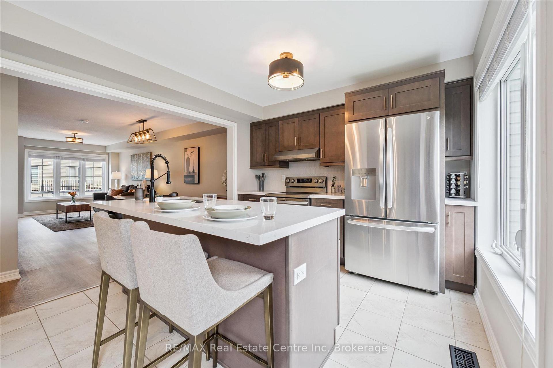 Photo 10 of Unit 2, 395 Linden Drive, Cambridge, Preston Heights — HOMEH