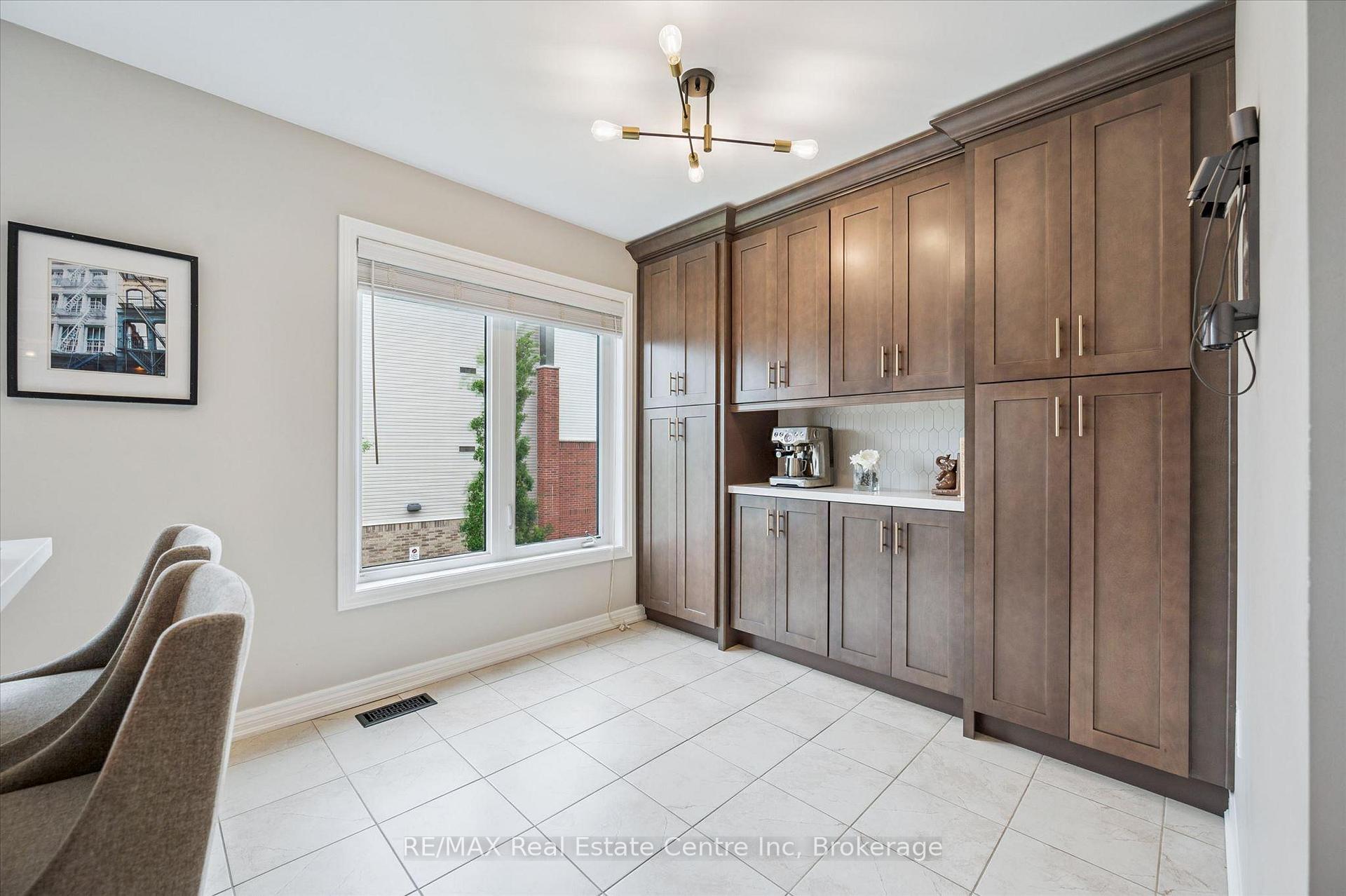 Photo 11 of Unit 2, 395 Linden Drive, Cambridge, Preston Heights — HOMEH